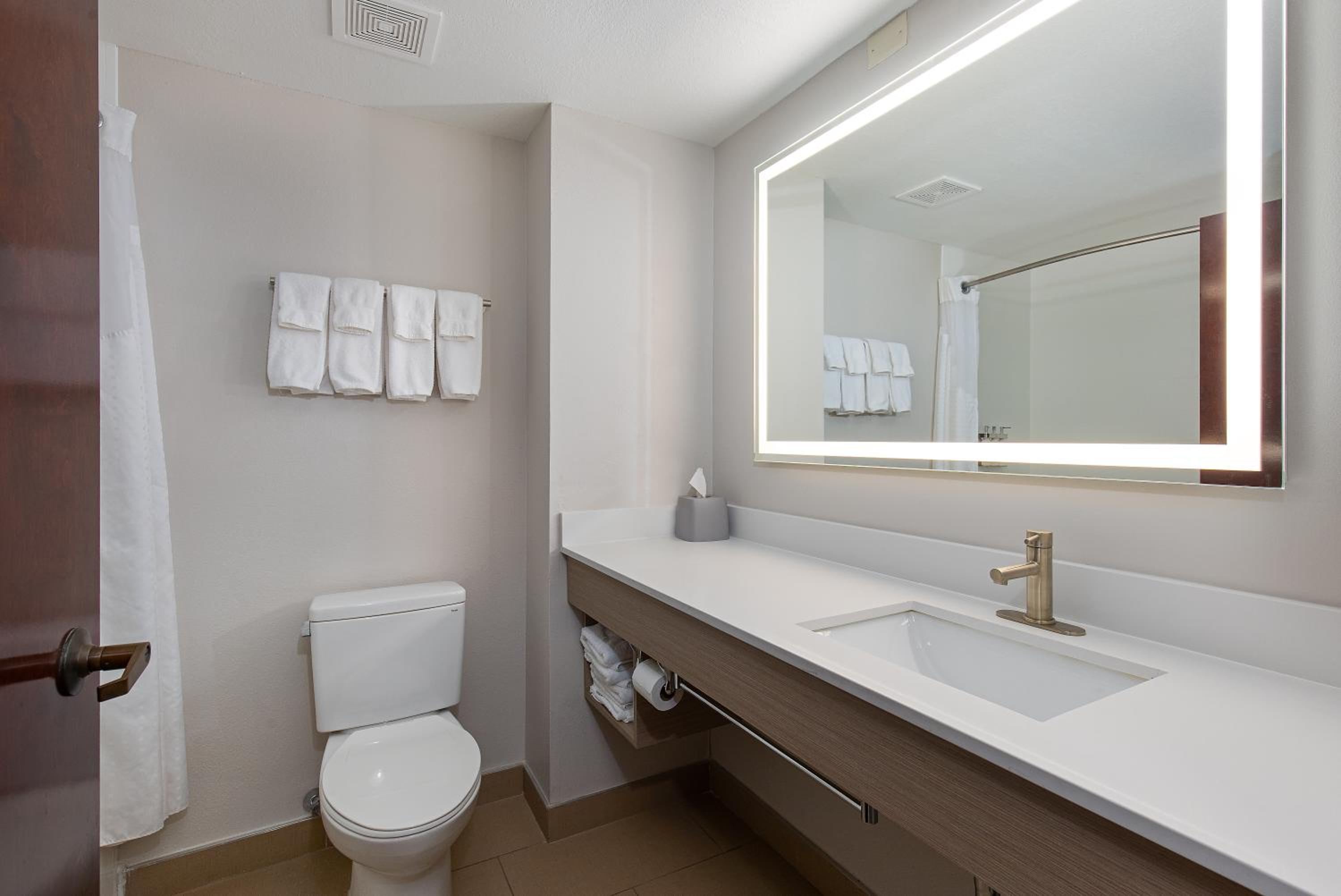 Standard King Room - Photo 7