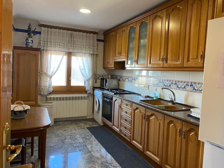 Five-Bedroom House photo 3
