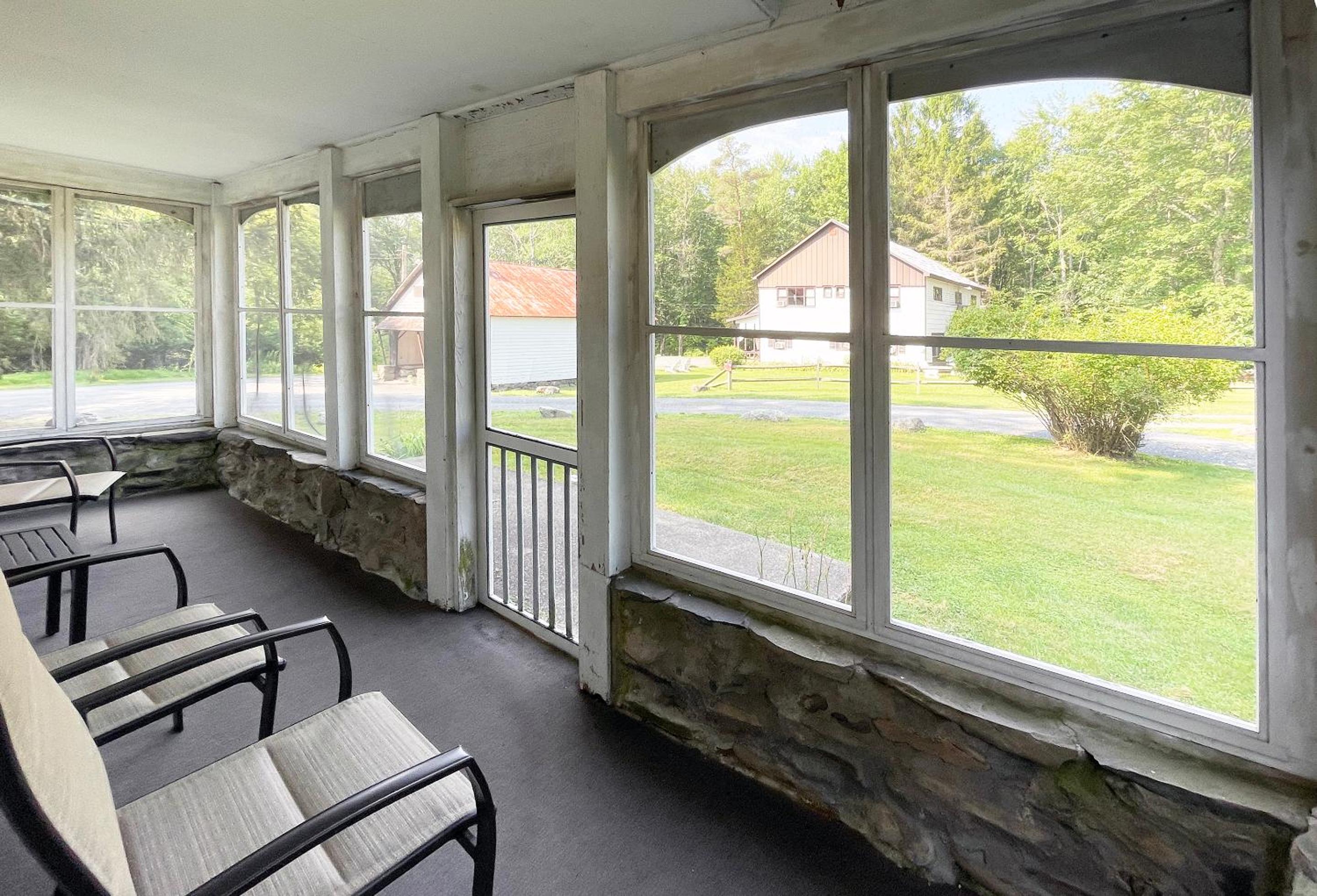 Three-Bedroom Cottage photo 2
