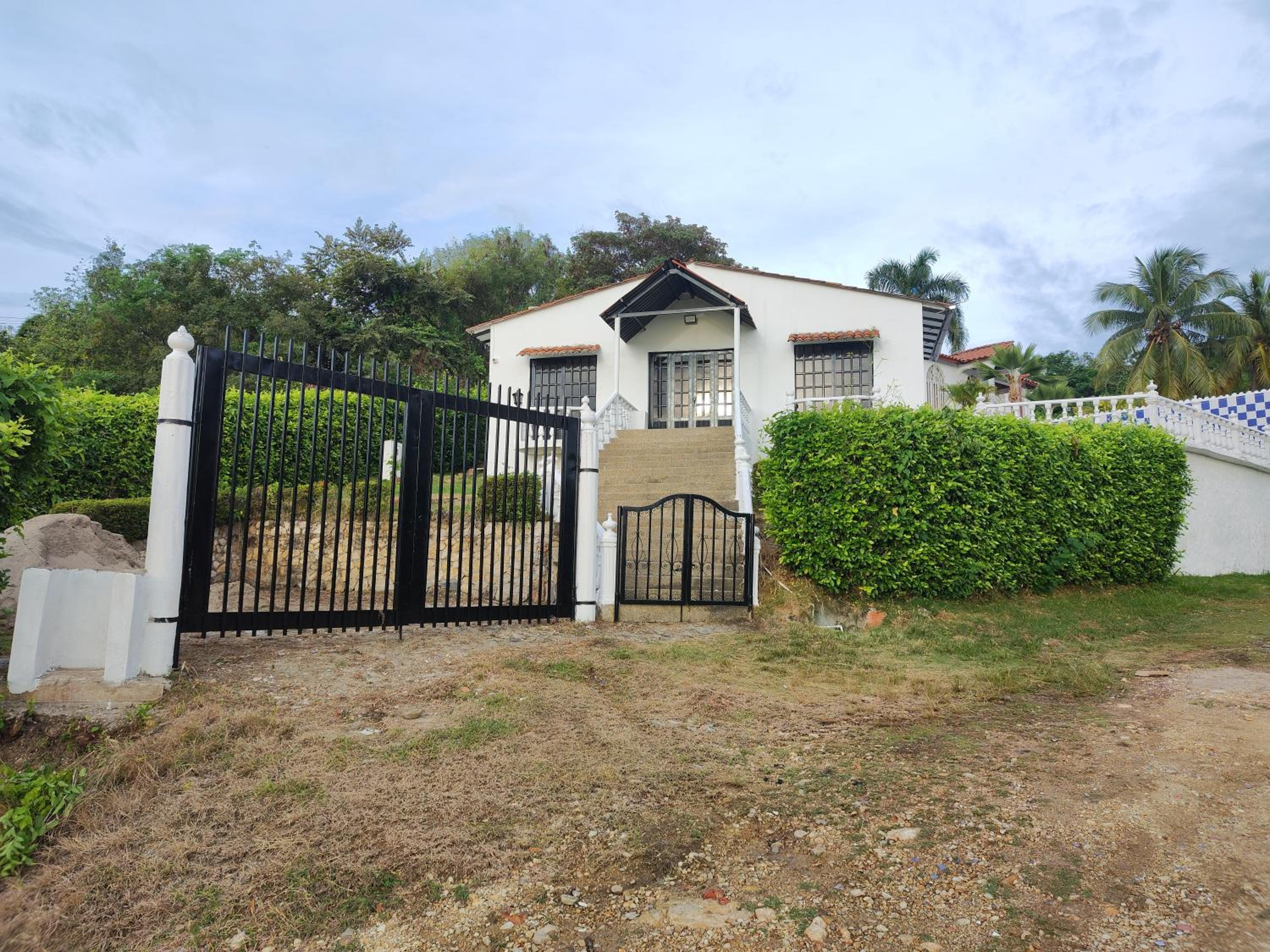 Three-Bedroom House photo 2