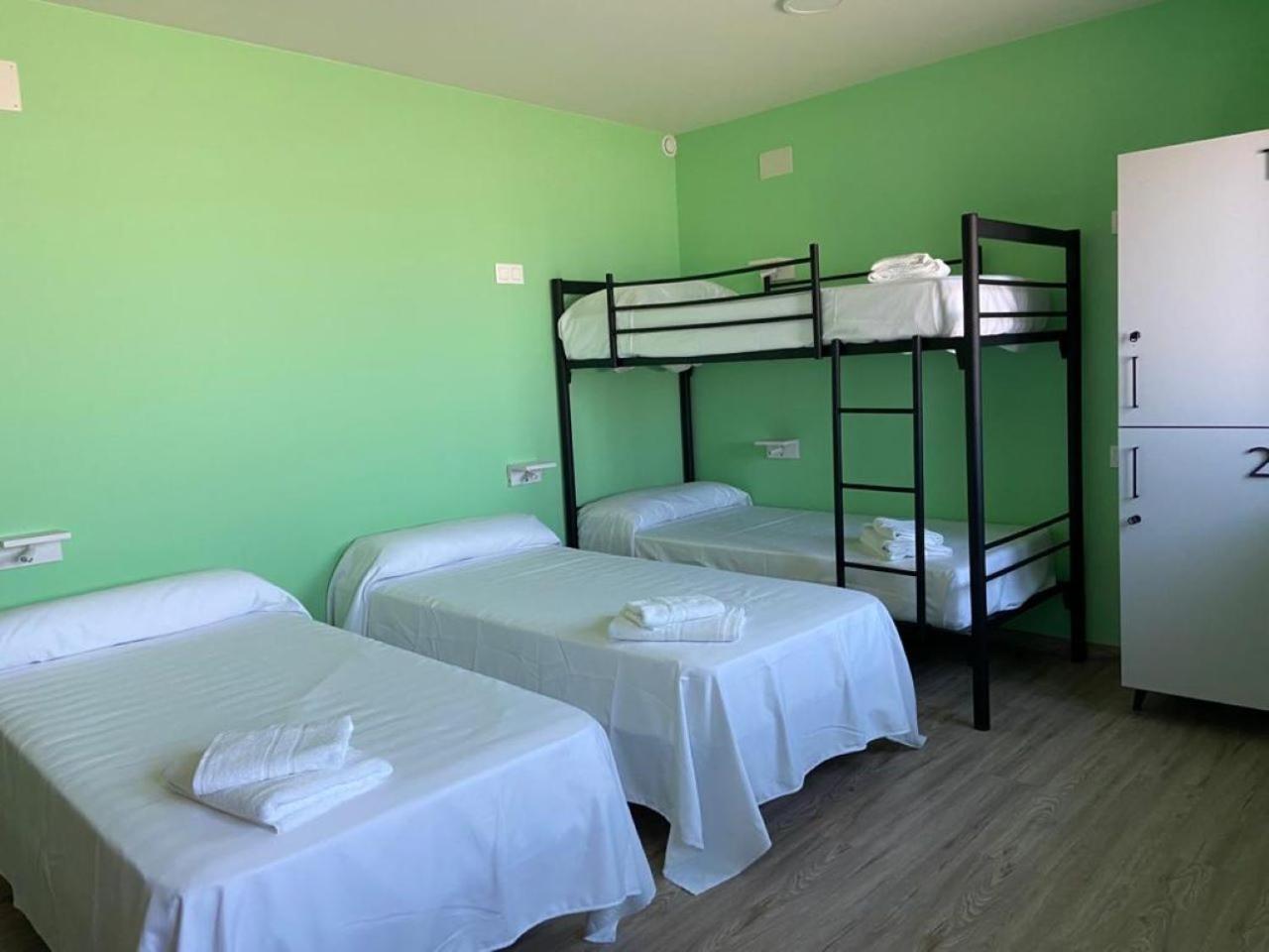 Bed in 4-Bed Female Dormitory Room photo 2
