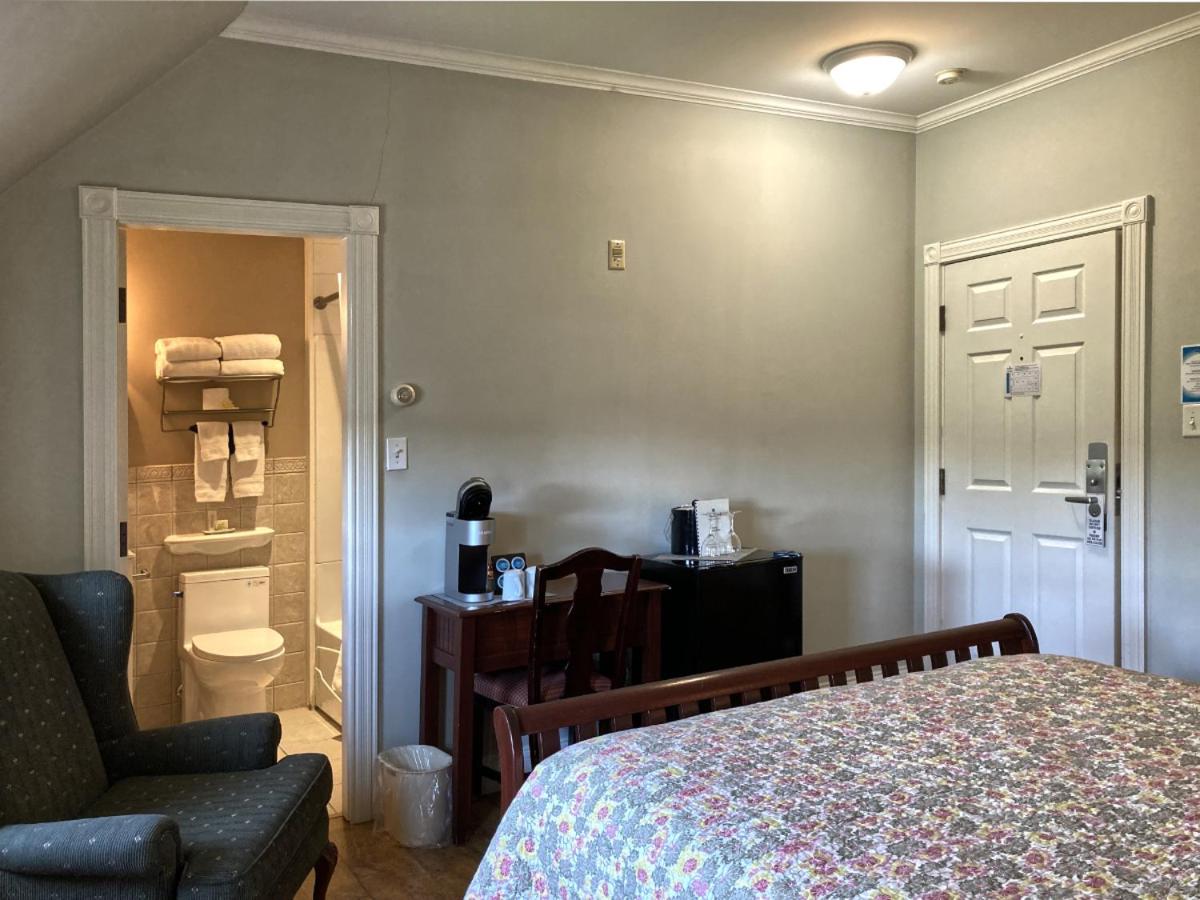 Standard Queen Room photo 3