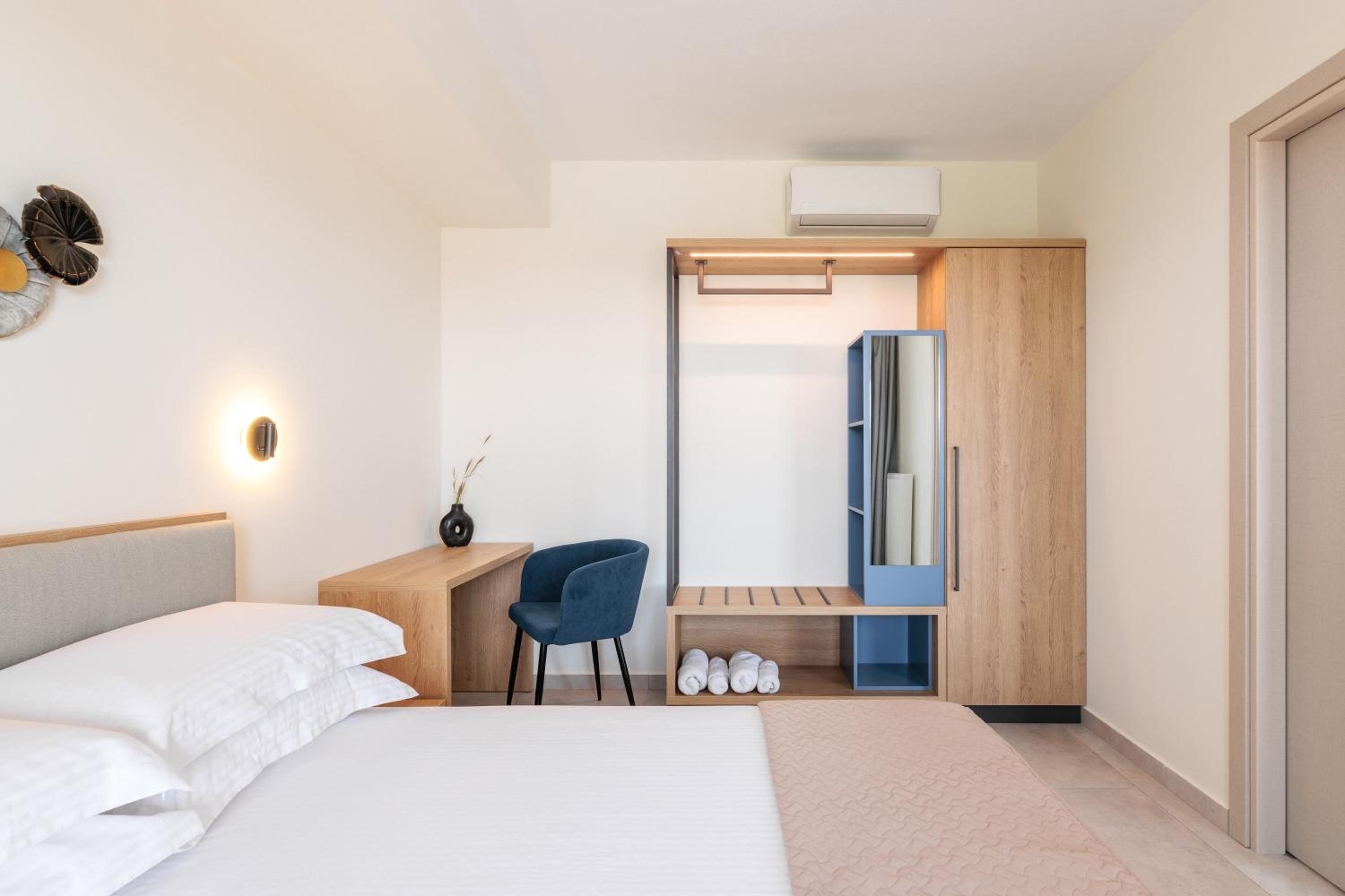 Deluxe Double Room with Balcony and Sea View