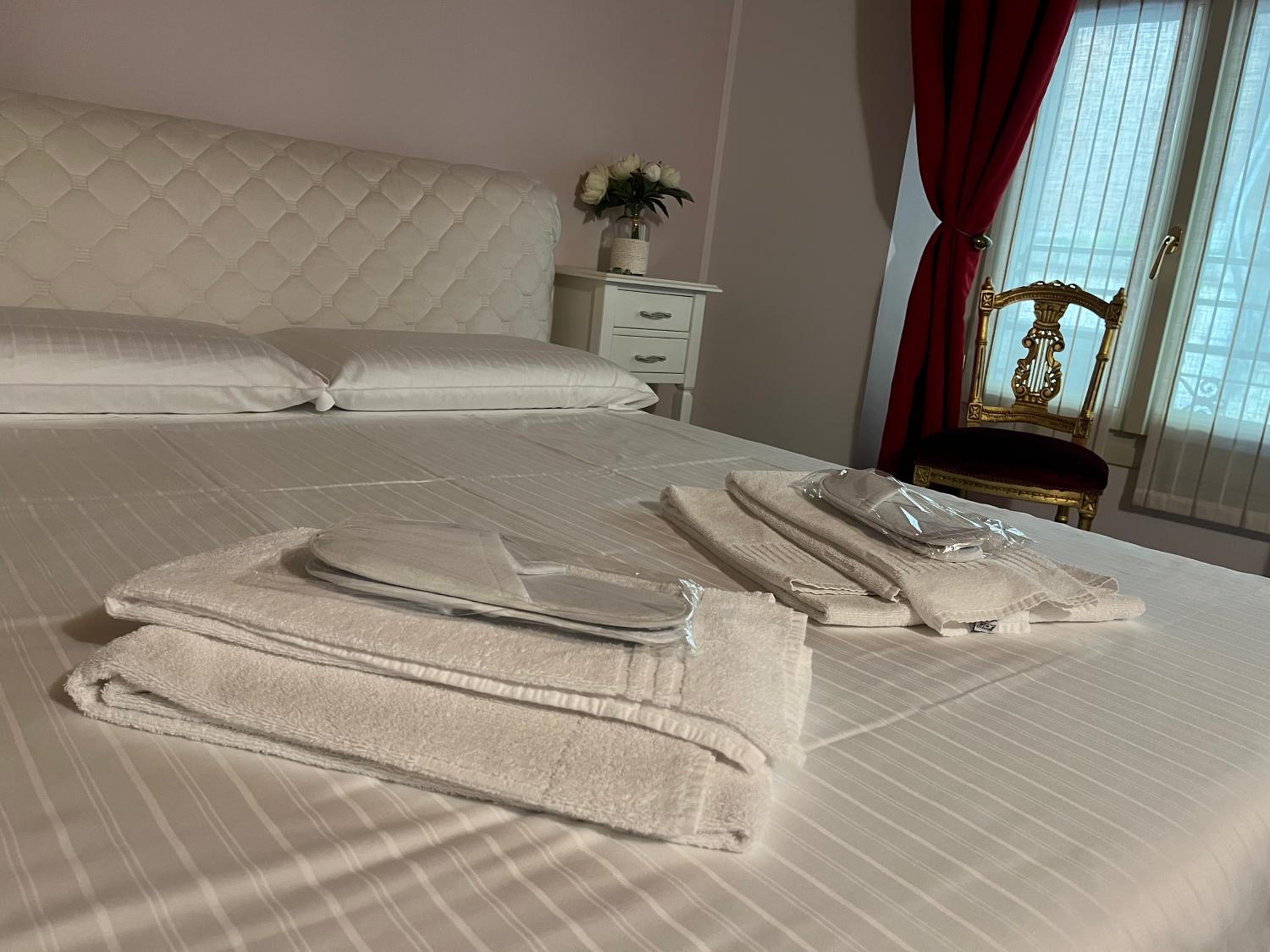Double Room - Photo 9