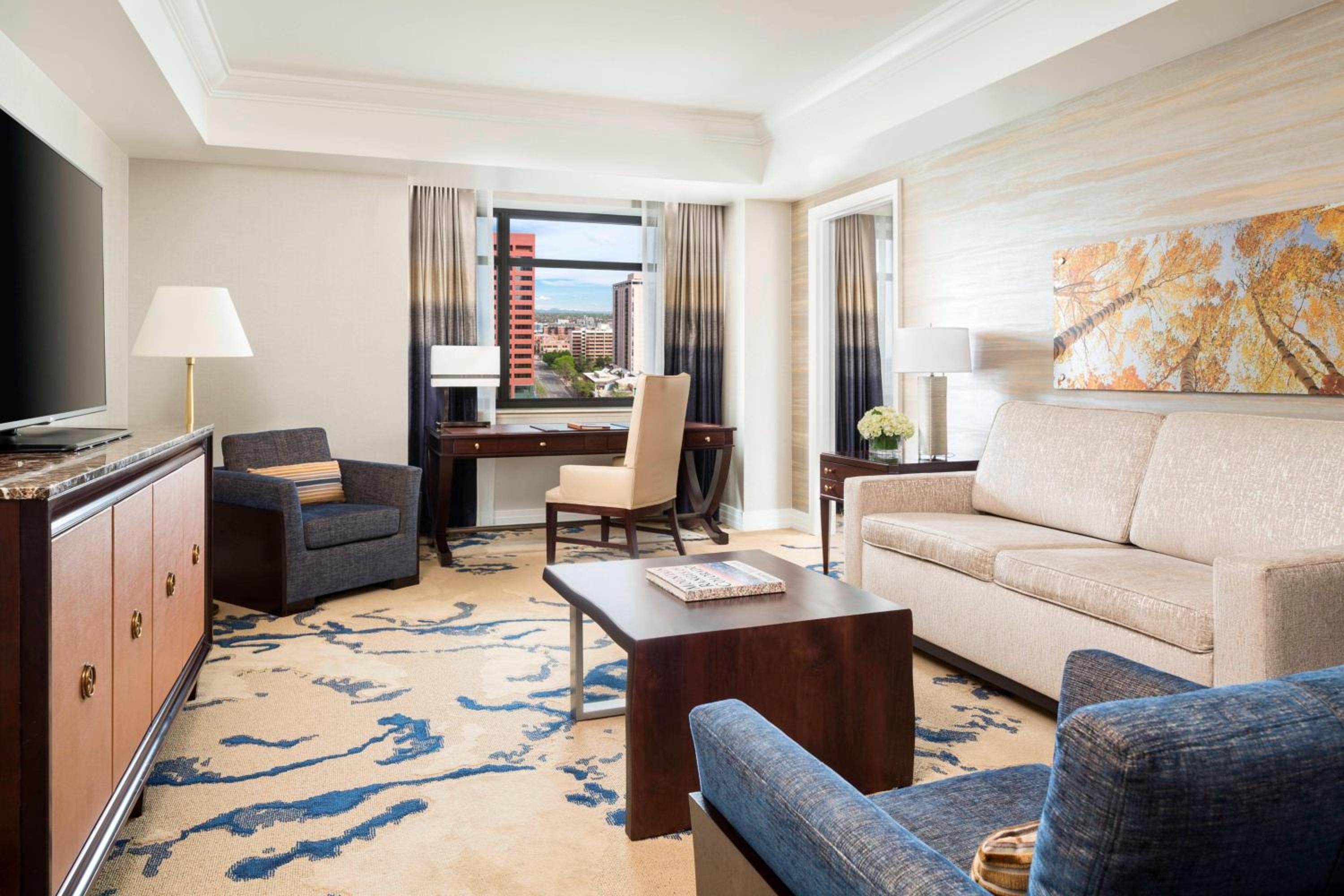 One-Bedroom King Suite - Photo 3