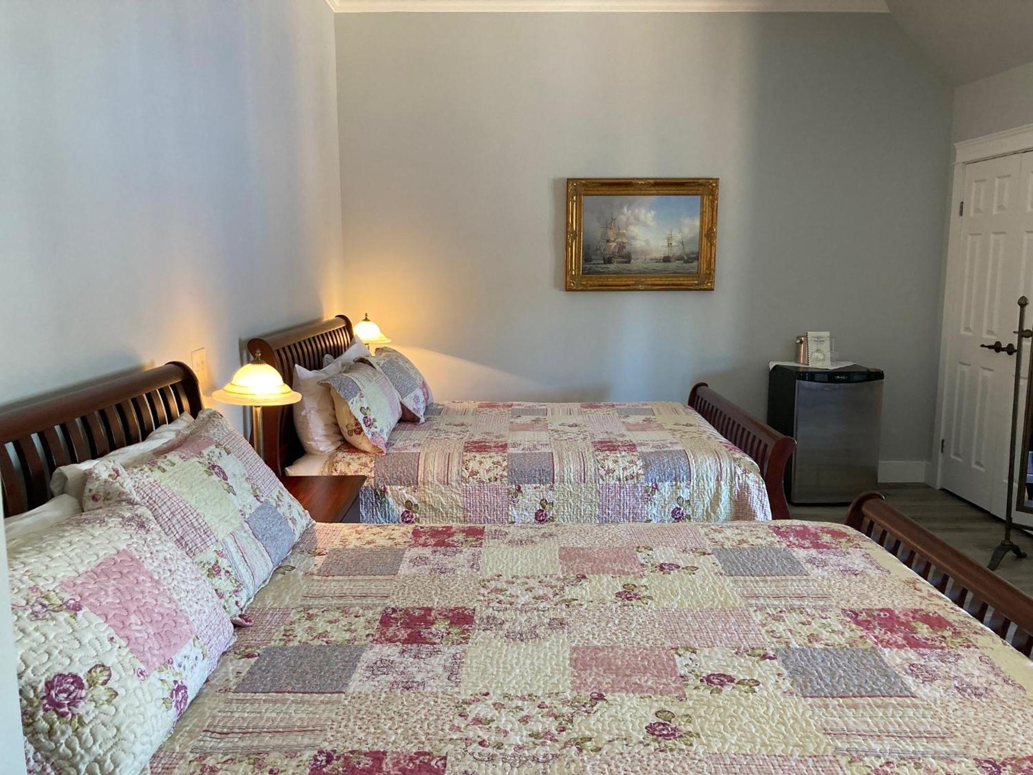 Superior Family Room photo 2