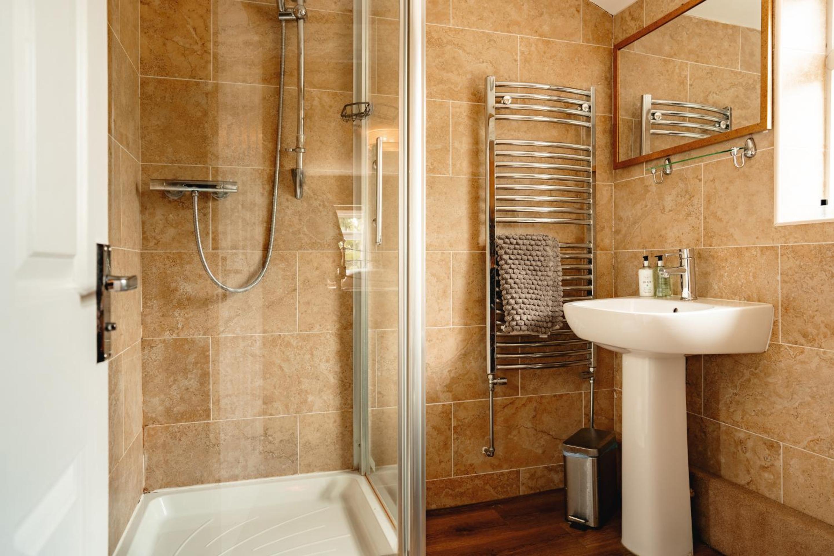 Double Room with Private Bathroom - Photo 5