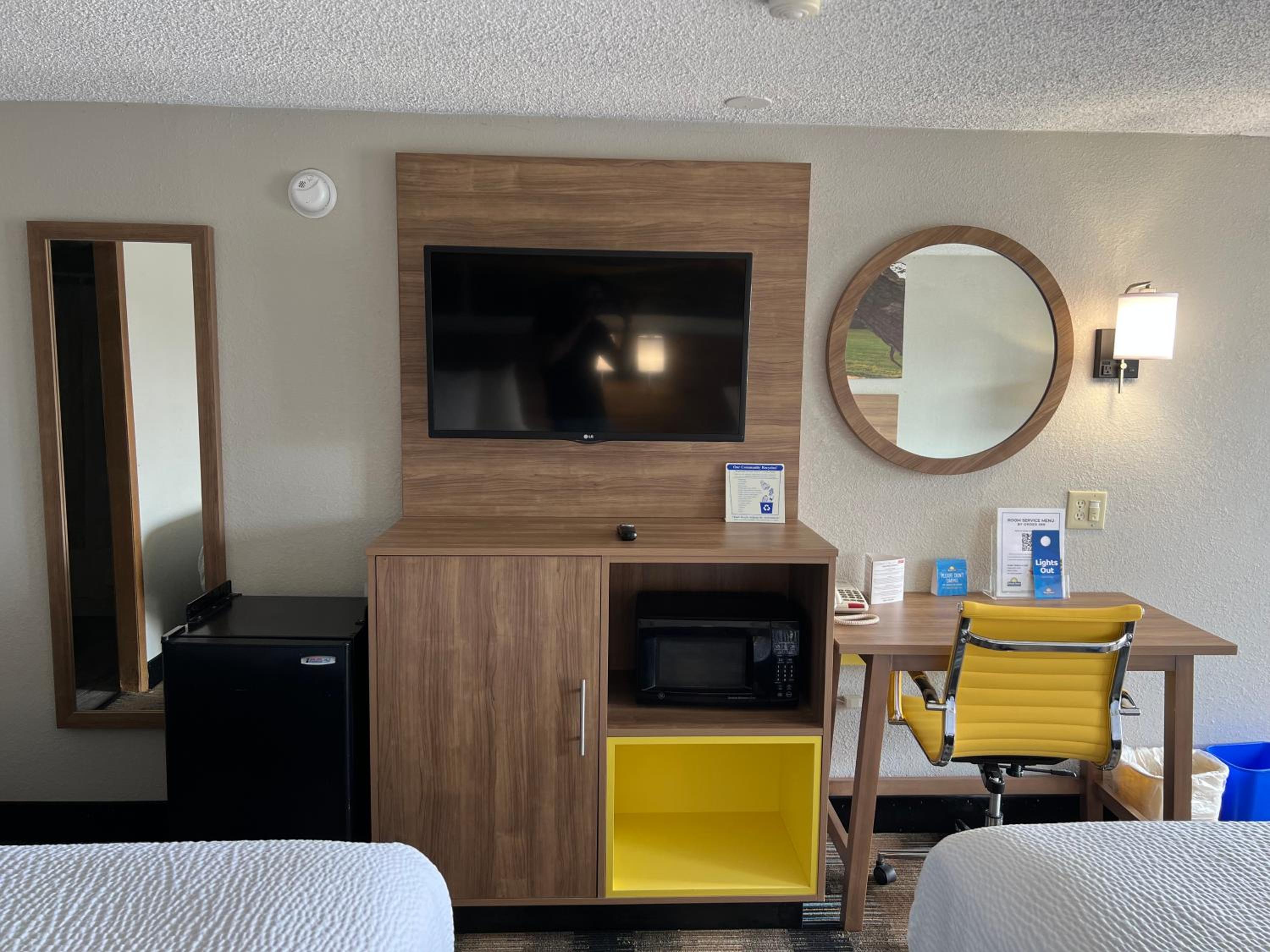 Deluxe King Room - Non-Smoking - Photo 1