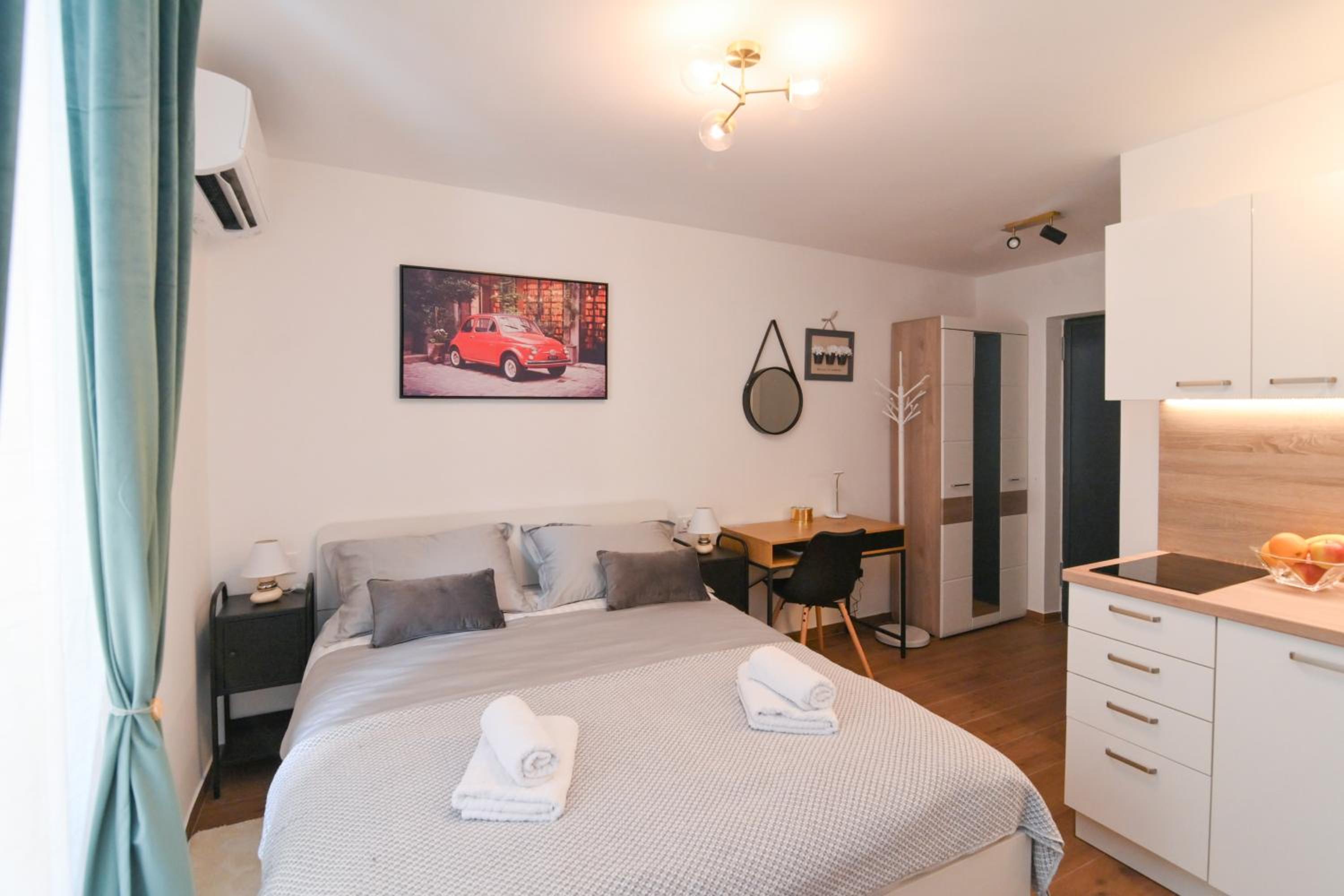 One-Bedroom Apartment photo 2