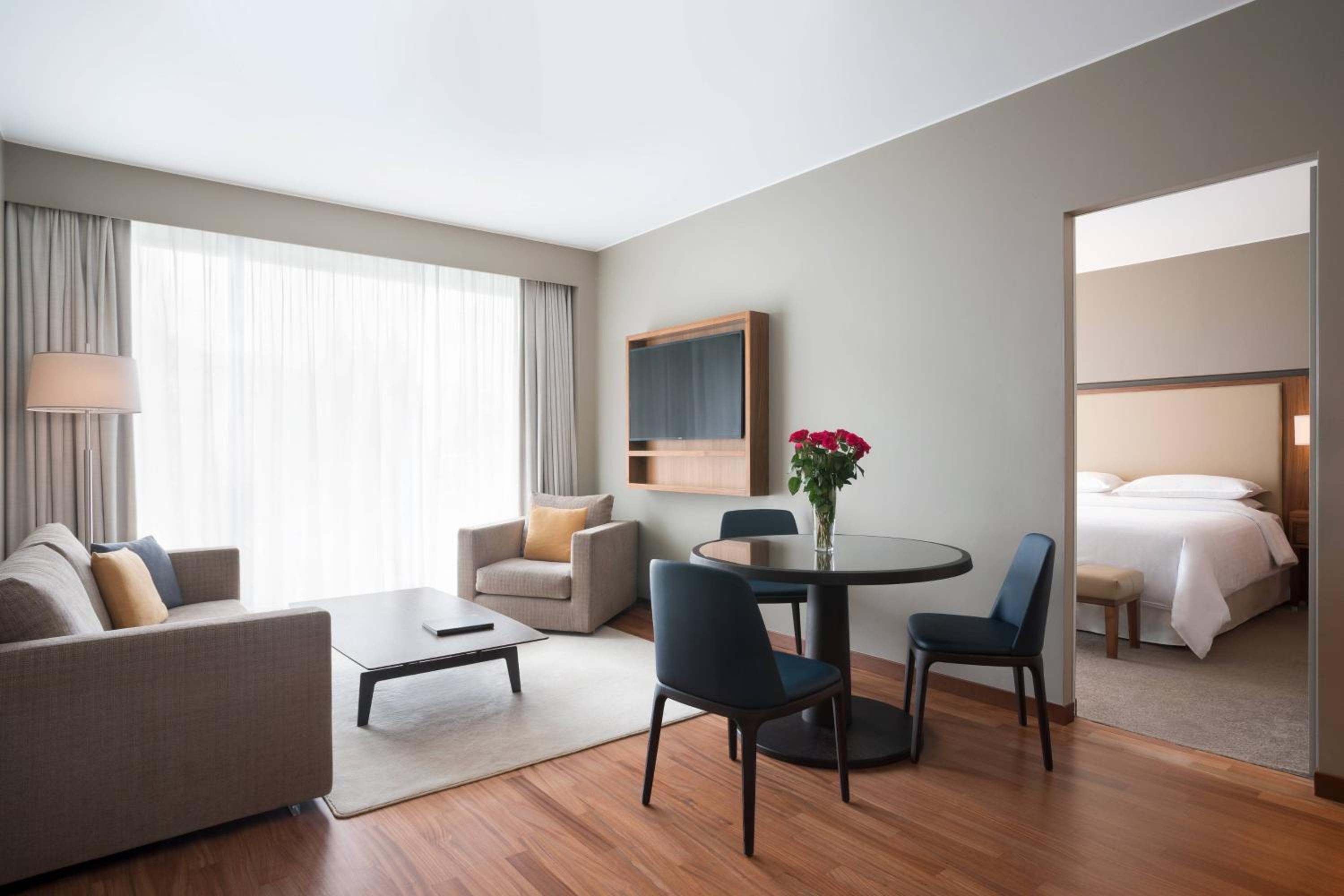 One-Bedroom King Suite with Sofa Bed and Balcony - Photo 2