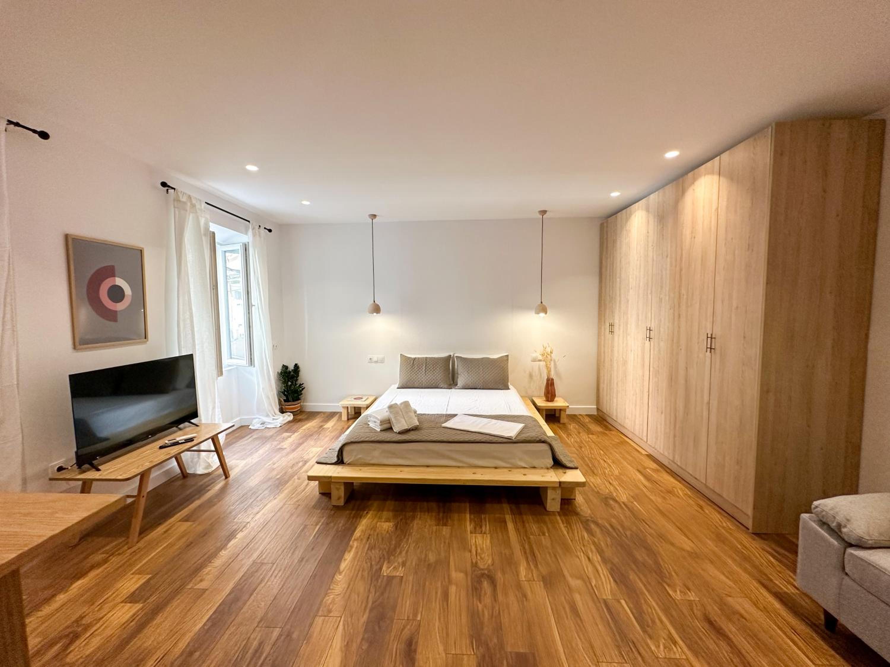 One-Bedroom Apartment photo 1