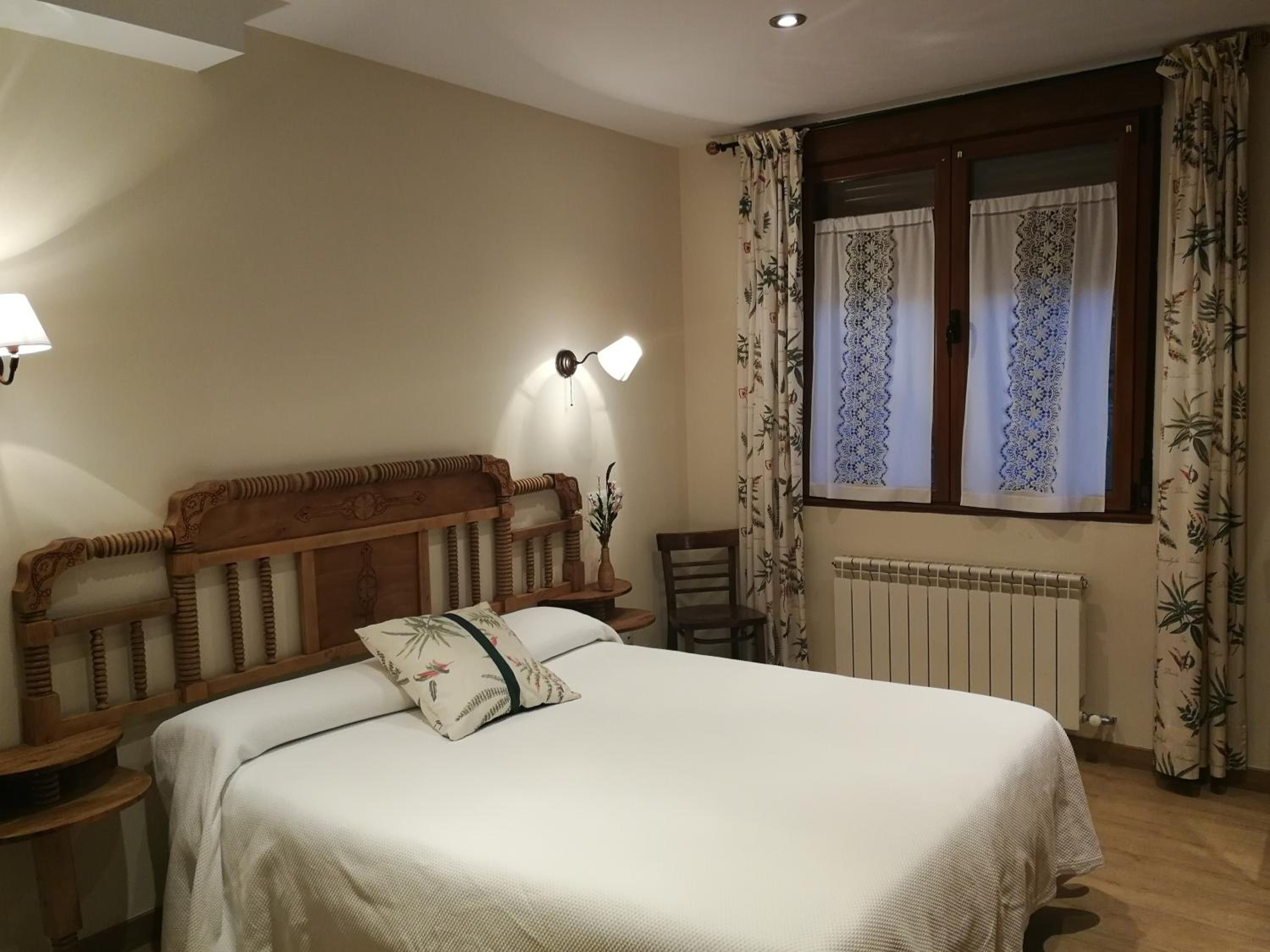 Double or Twin Room - Photo 2