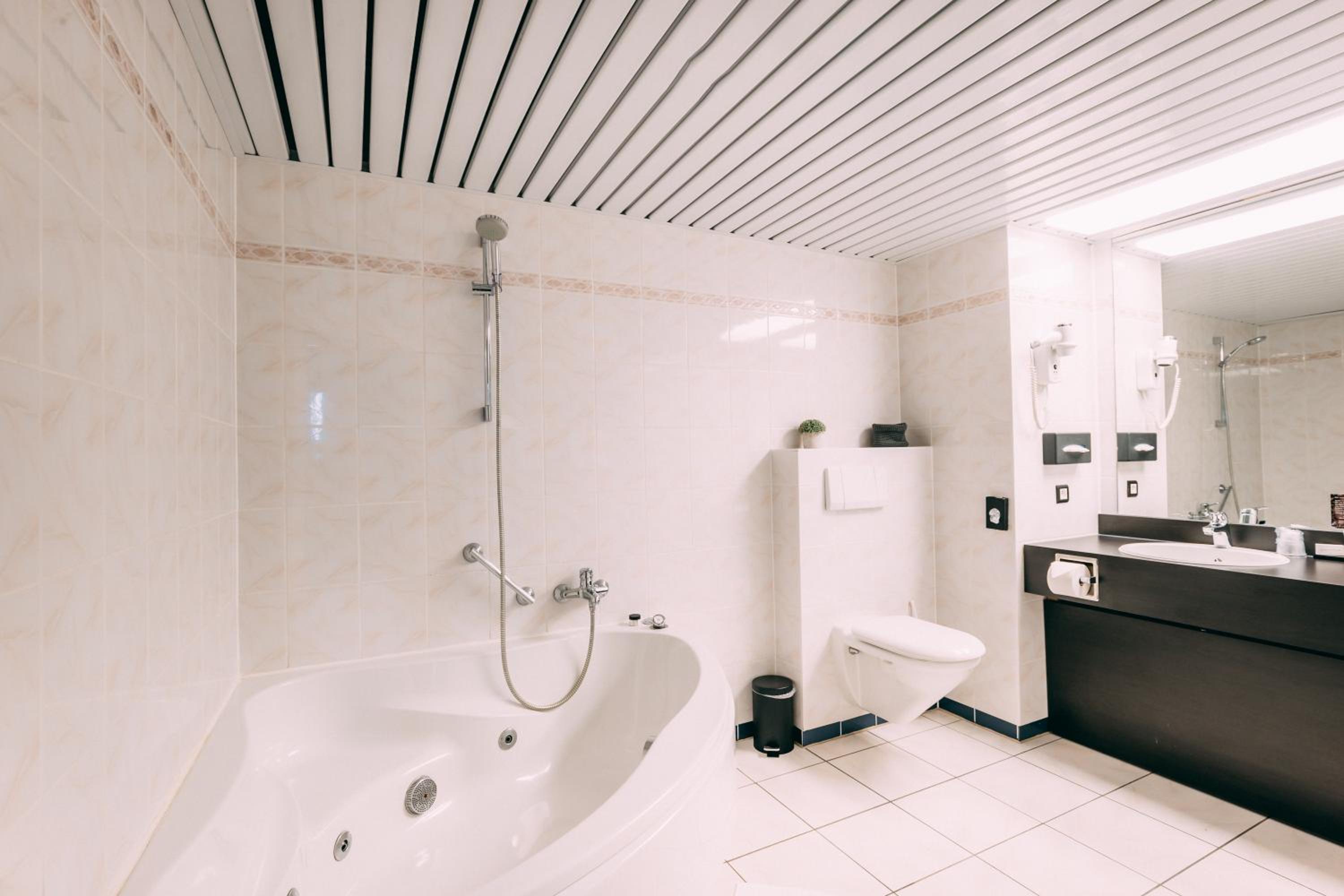 Executive Double Room - Photo 7