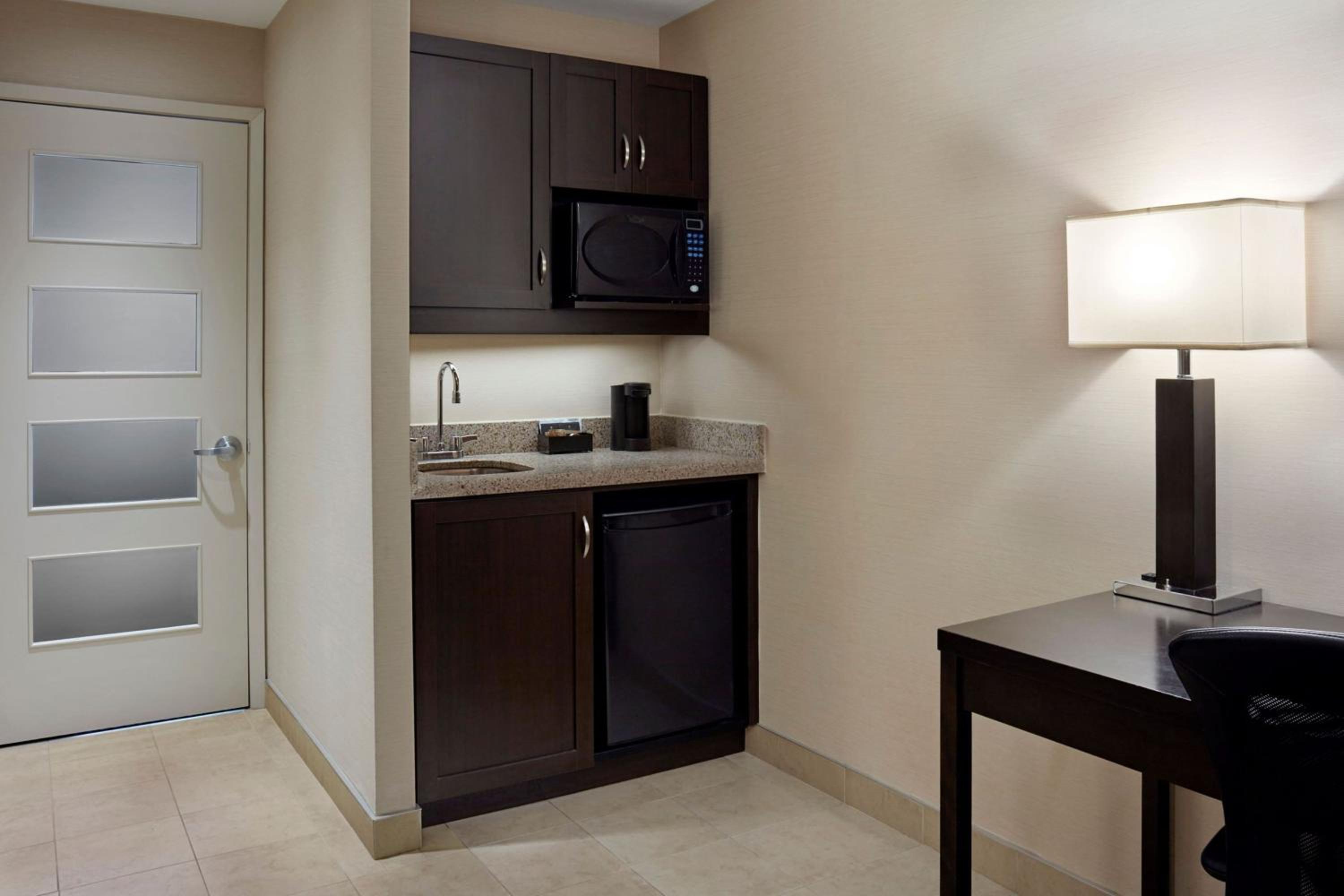 One-Bedroom Suite with King Bed and Sofa Bed - Photo 5