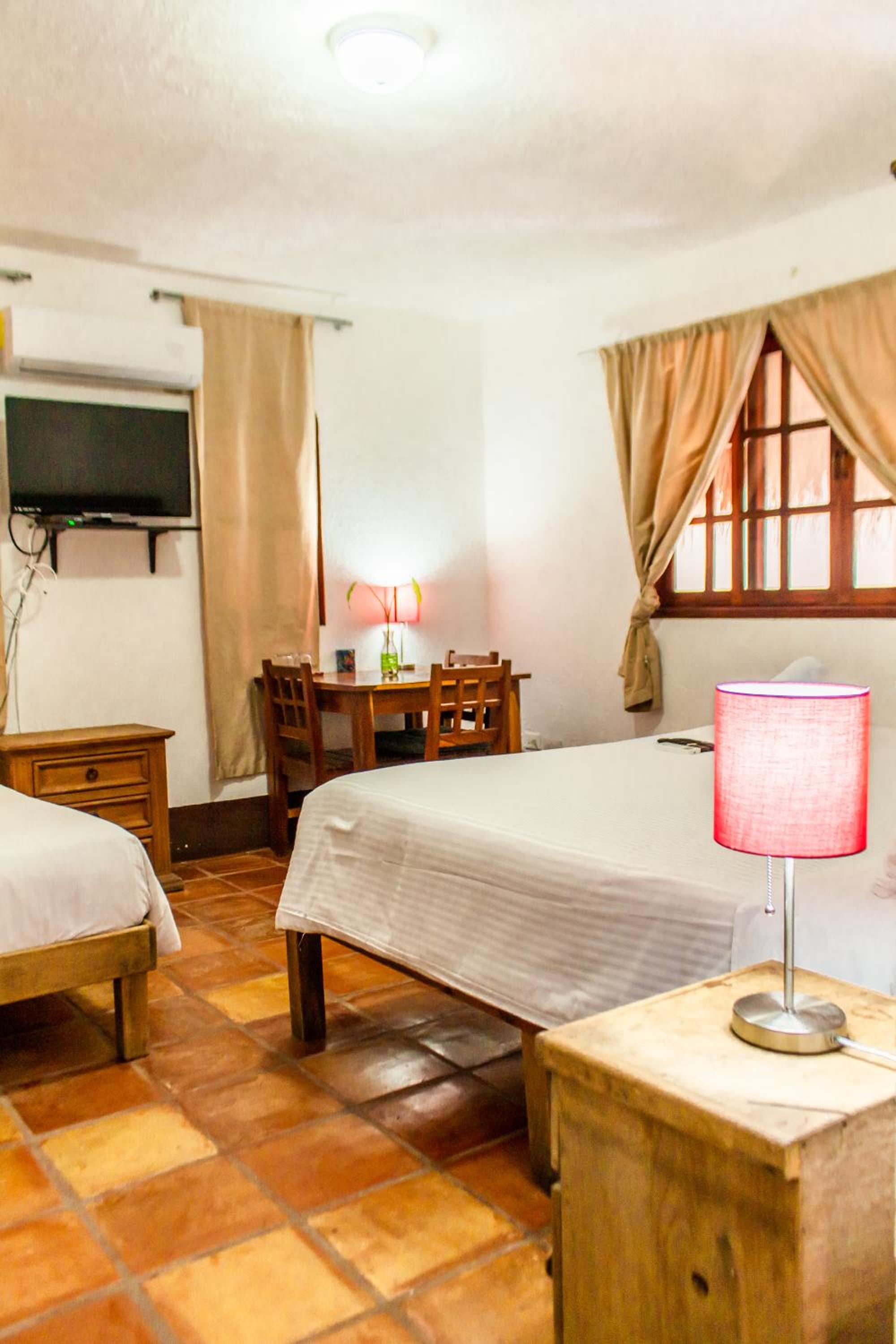 Economy Quadruple Room - Photo 1
