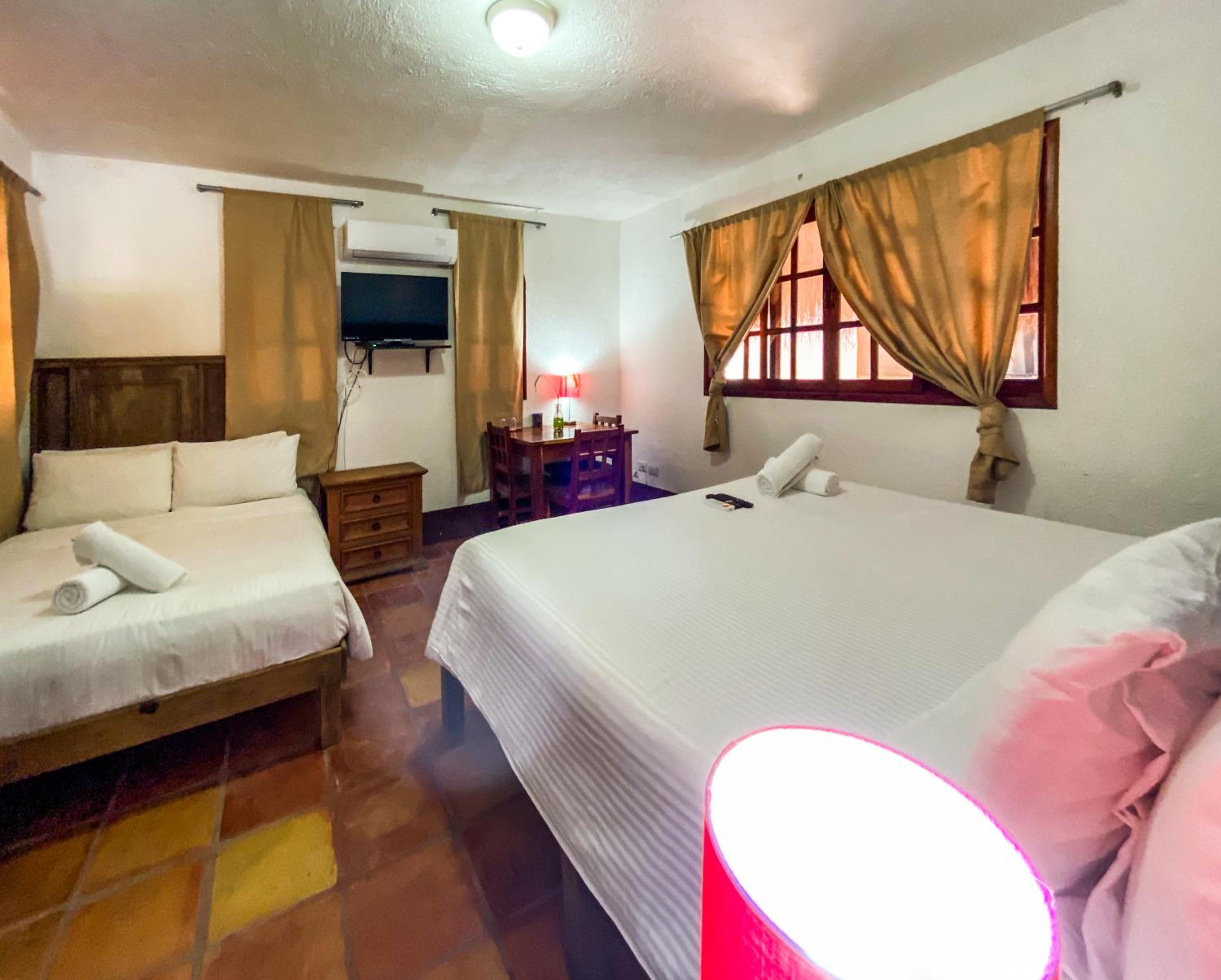 Economy Quadruple Room - Photo 16