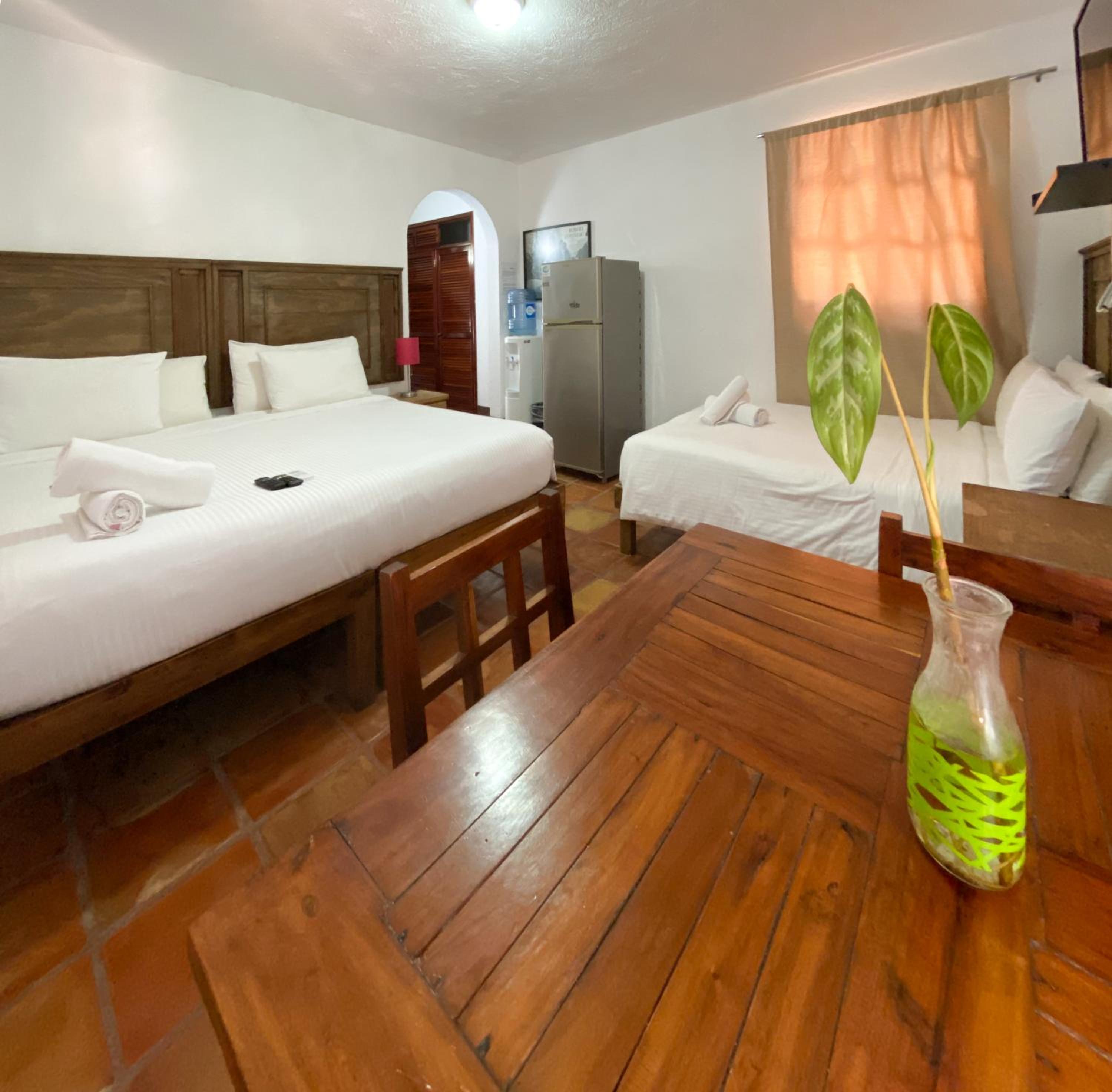 Economy Quadruple Room - Photo 4