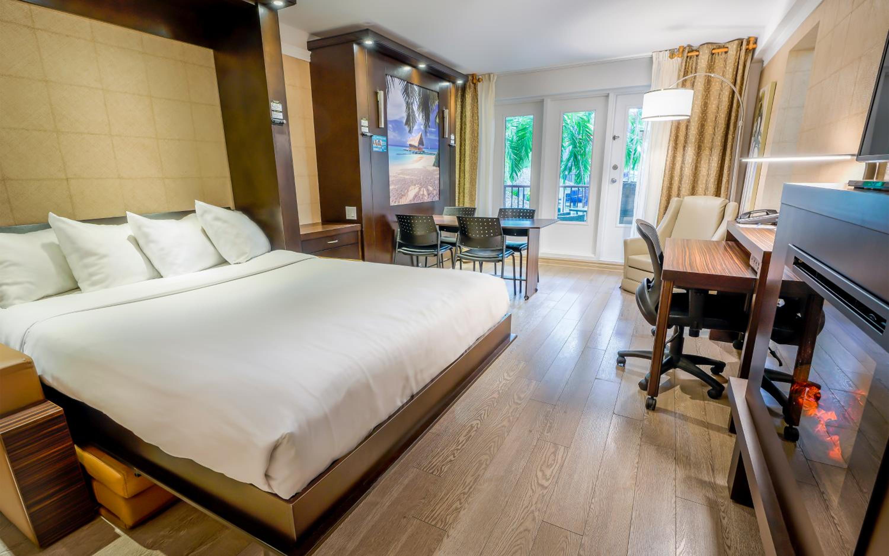 Queen Room with Two Queen Beds & Kitchenette - Pool View photo 2