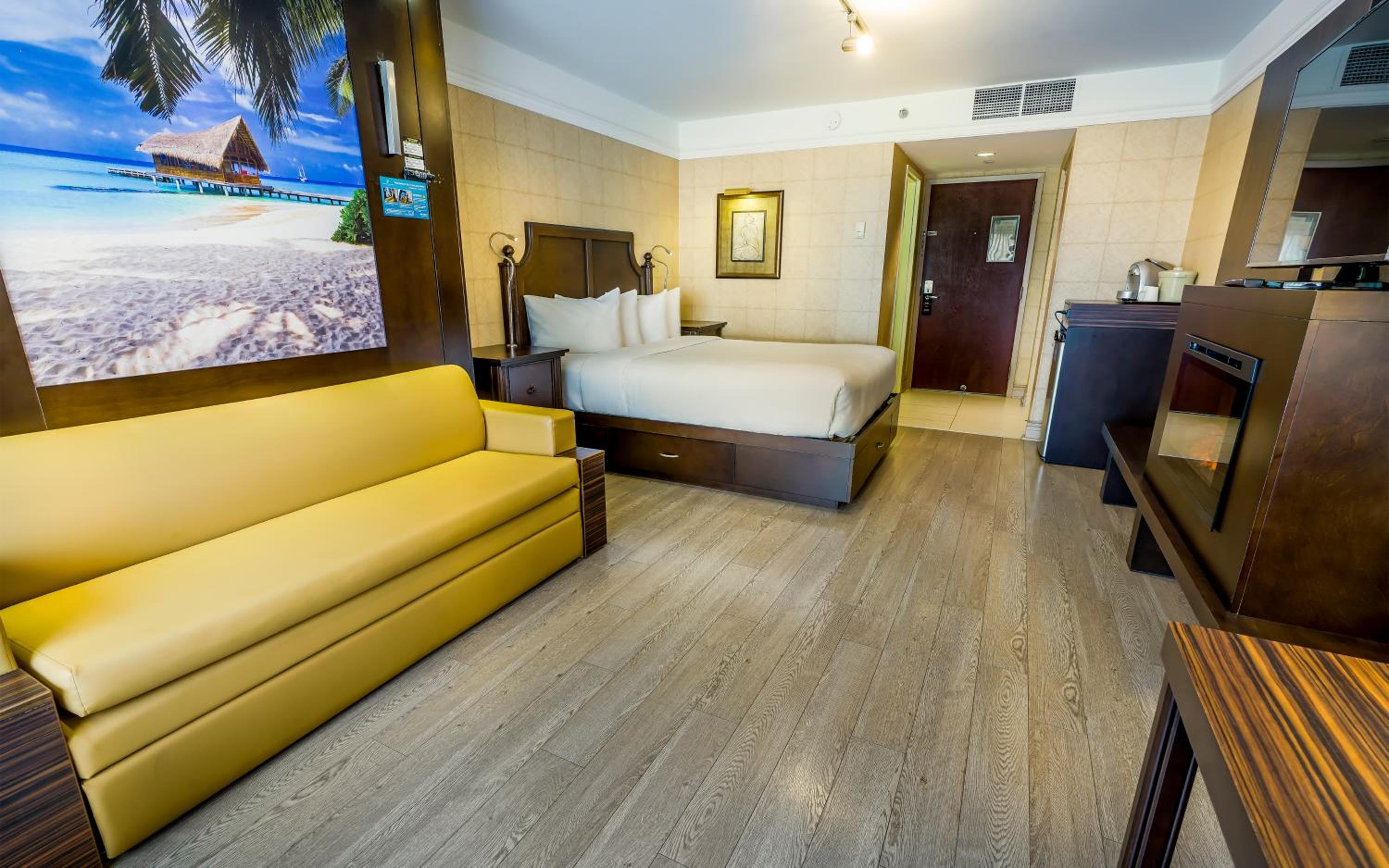 Superior Queen Room with Two Queen Beds photo 1