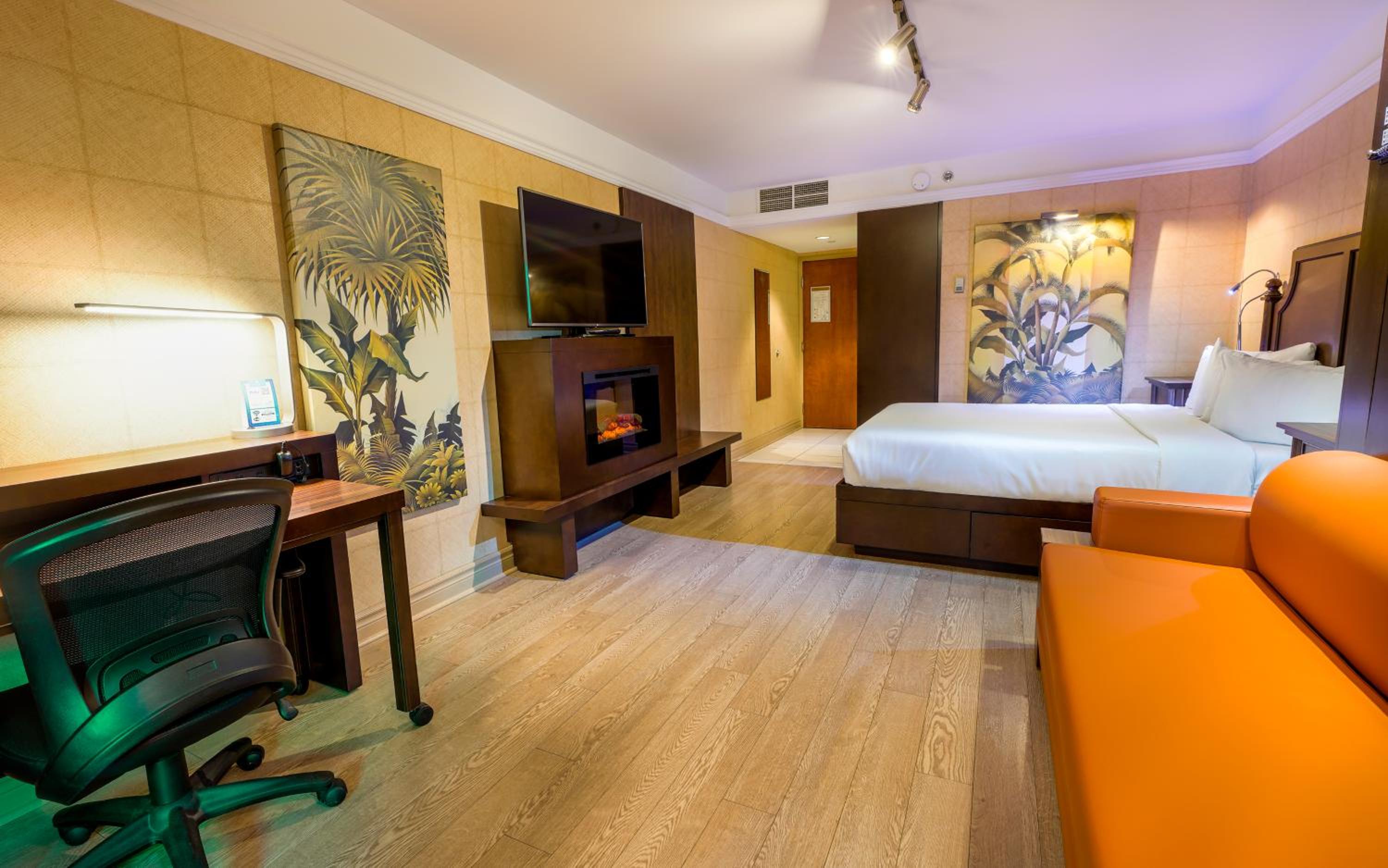 Queen Room with Two Queen Beds and Terrace photo 3