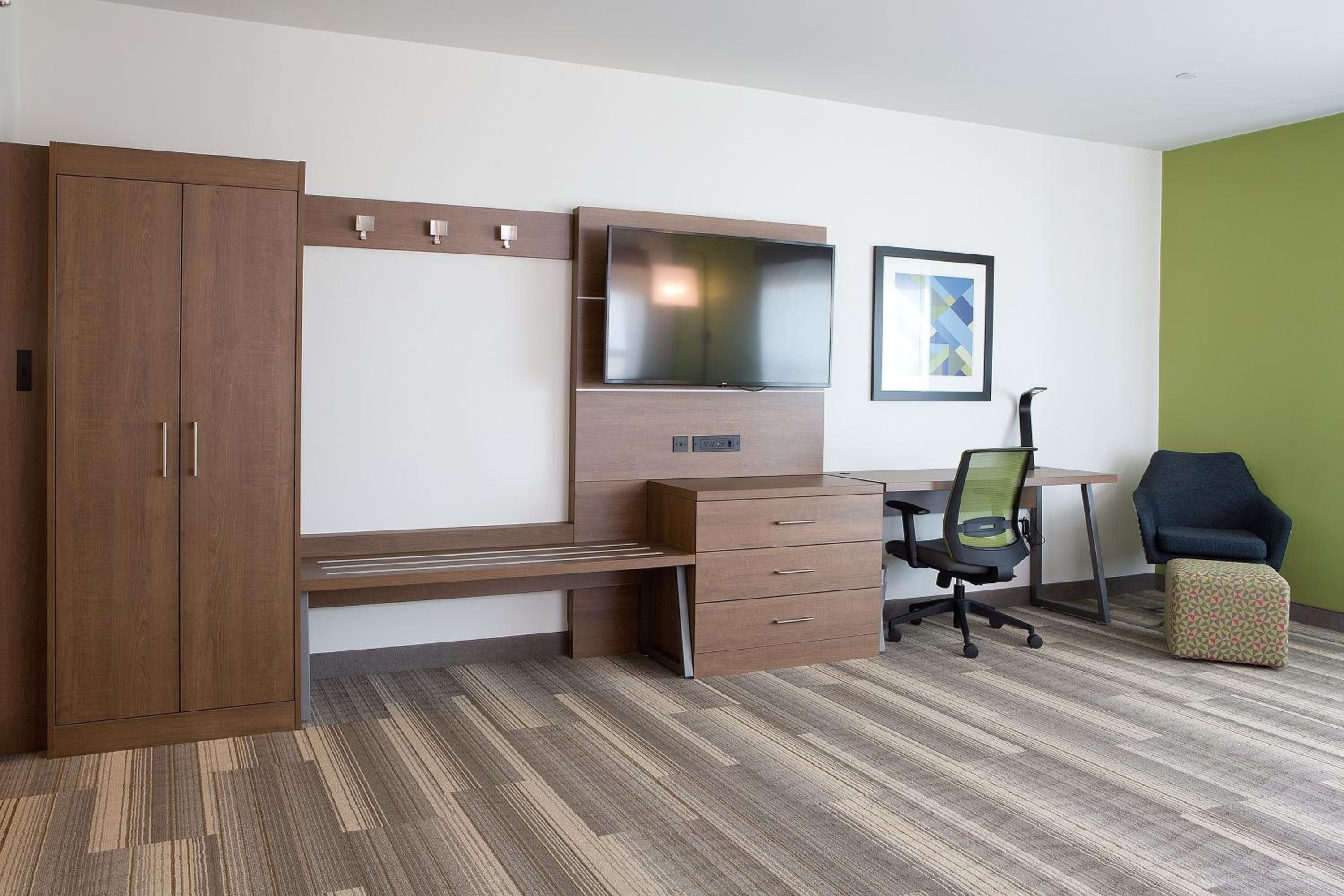Standard King Room - Photo 3