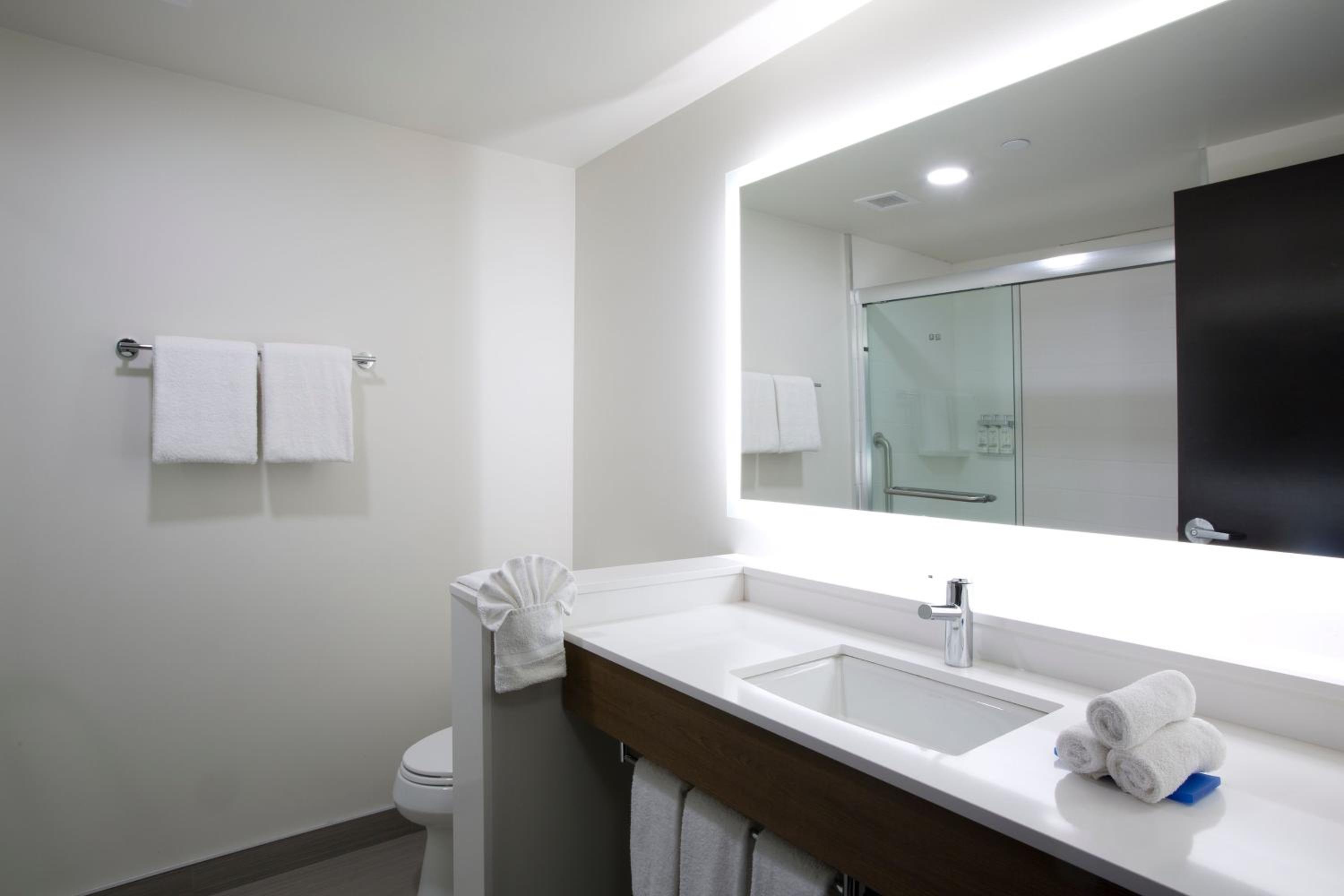 Standard King Room - Photo 4