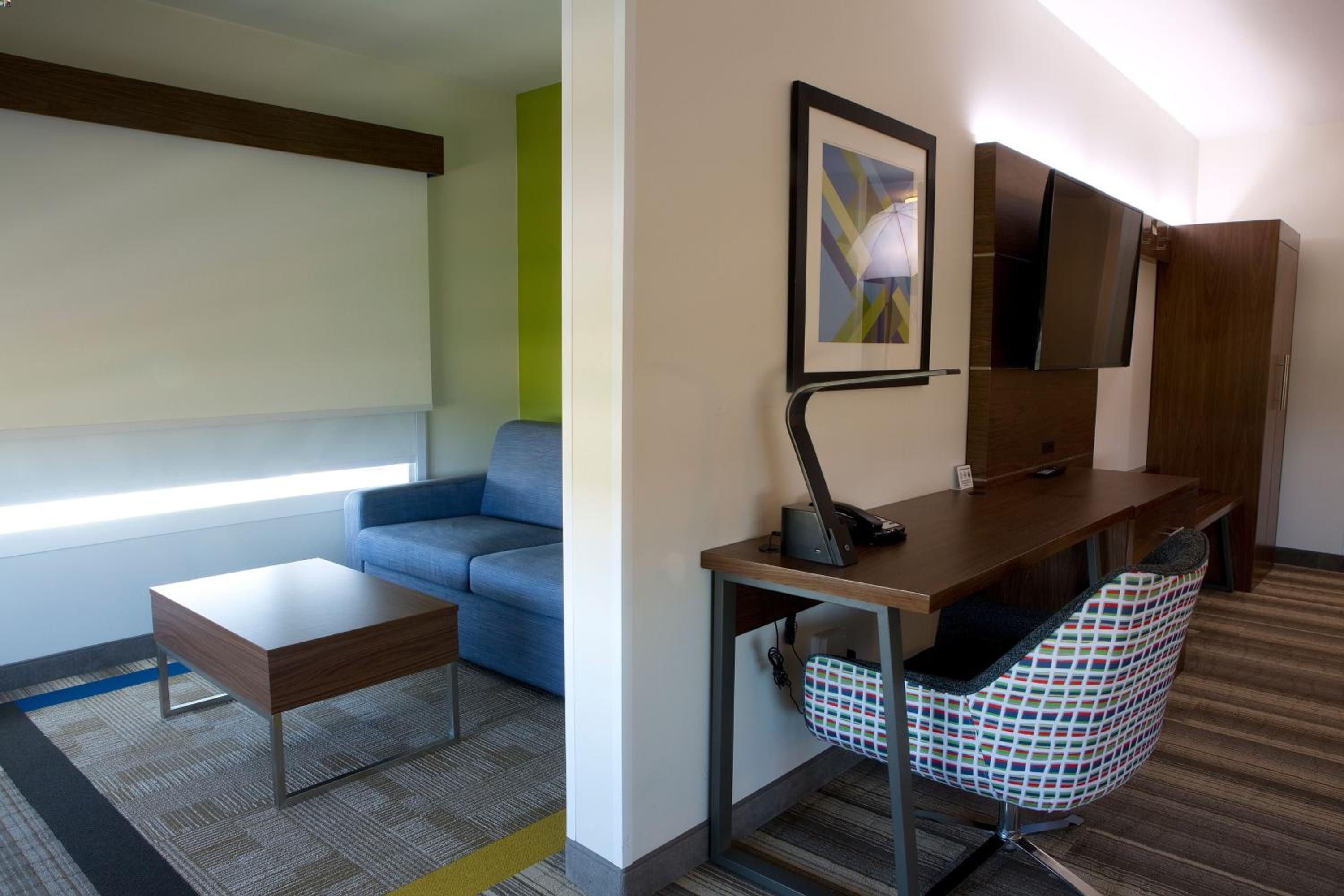 Suite with Two Beds - Non-Smoking - Photo 2