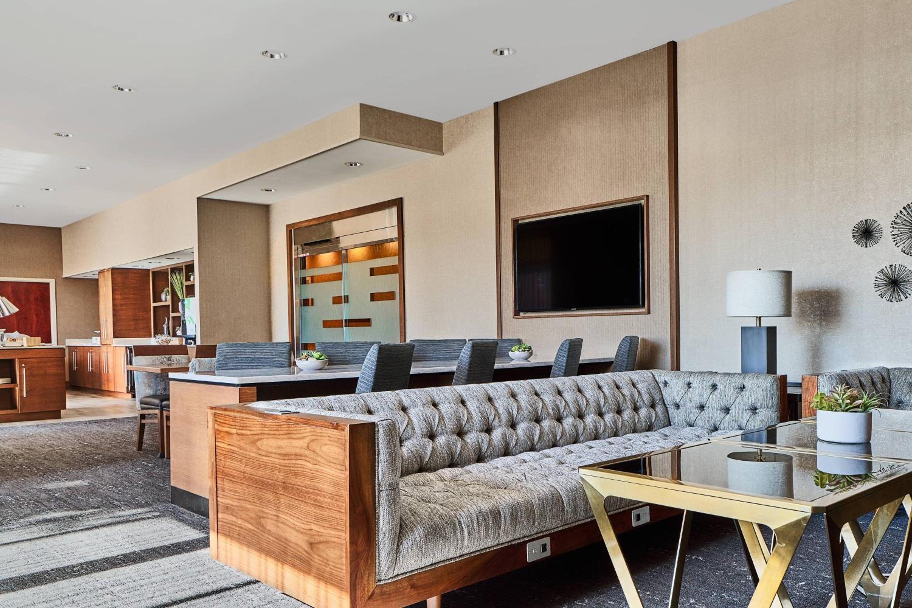Concierge Level King Room - Photo 4