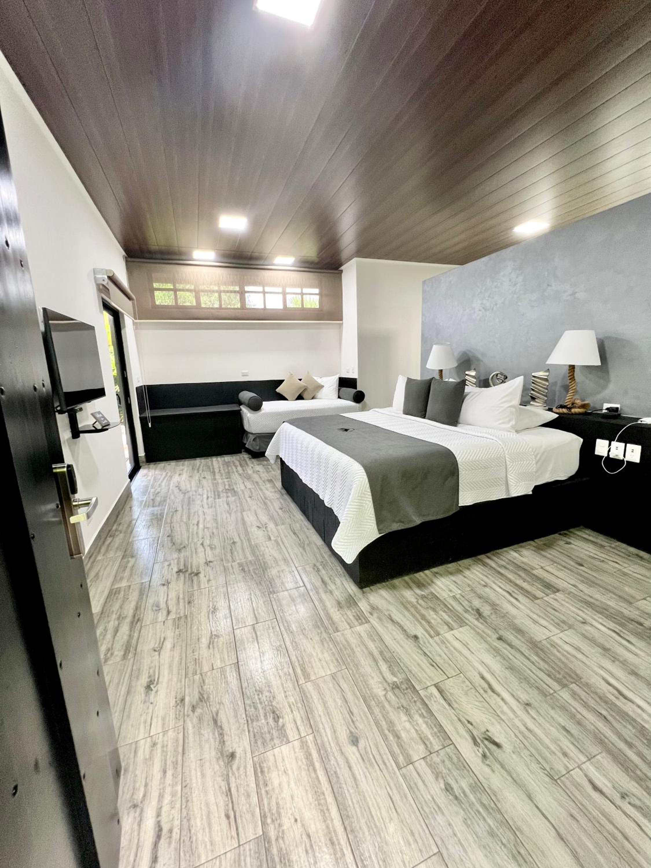 King Suite with Spa Bath photo 1