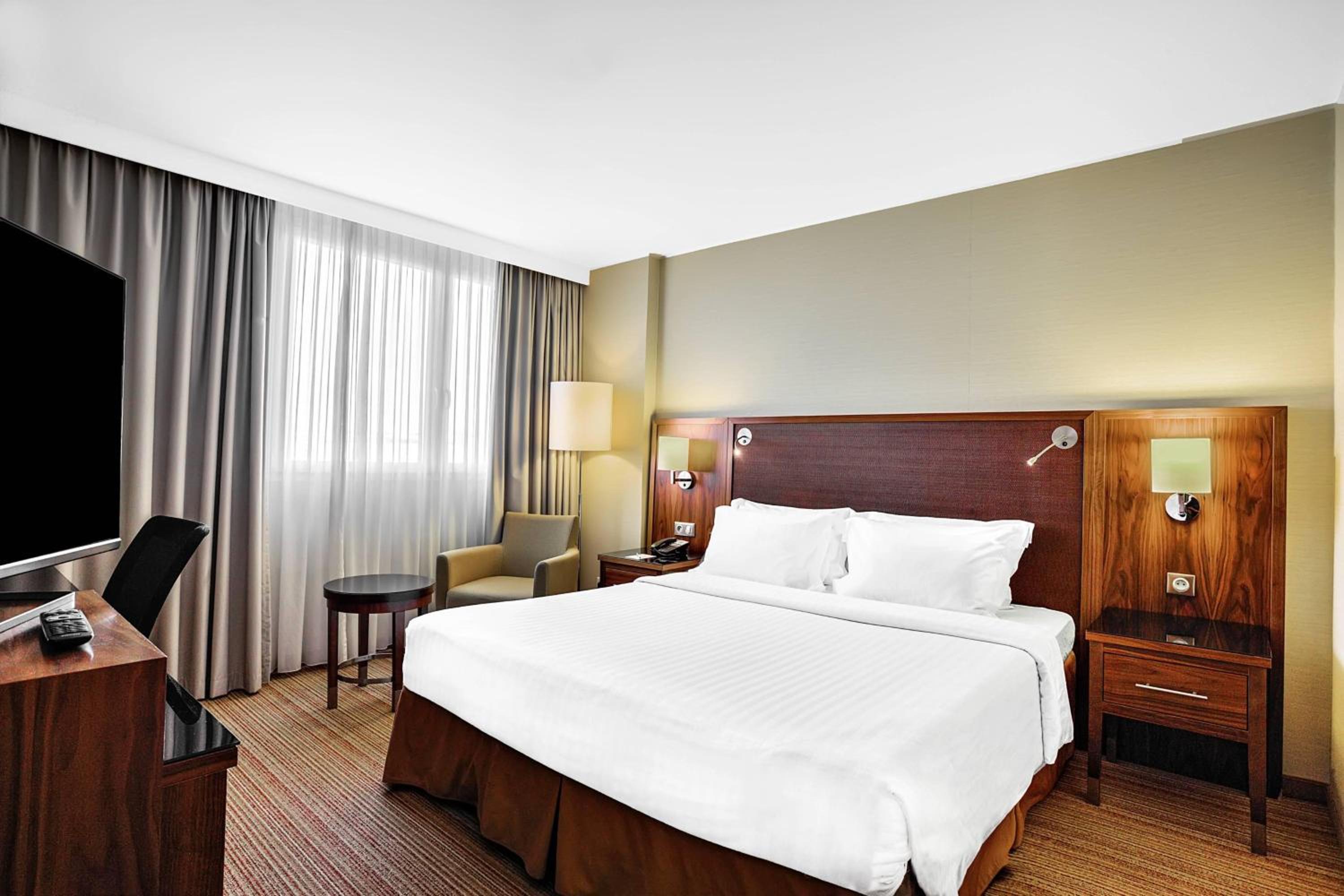 Deluxe King Room photo 1