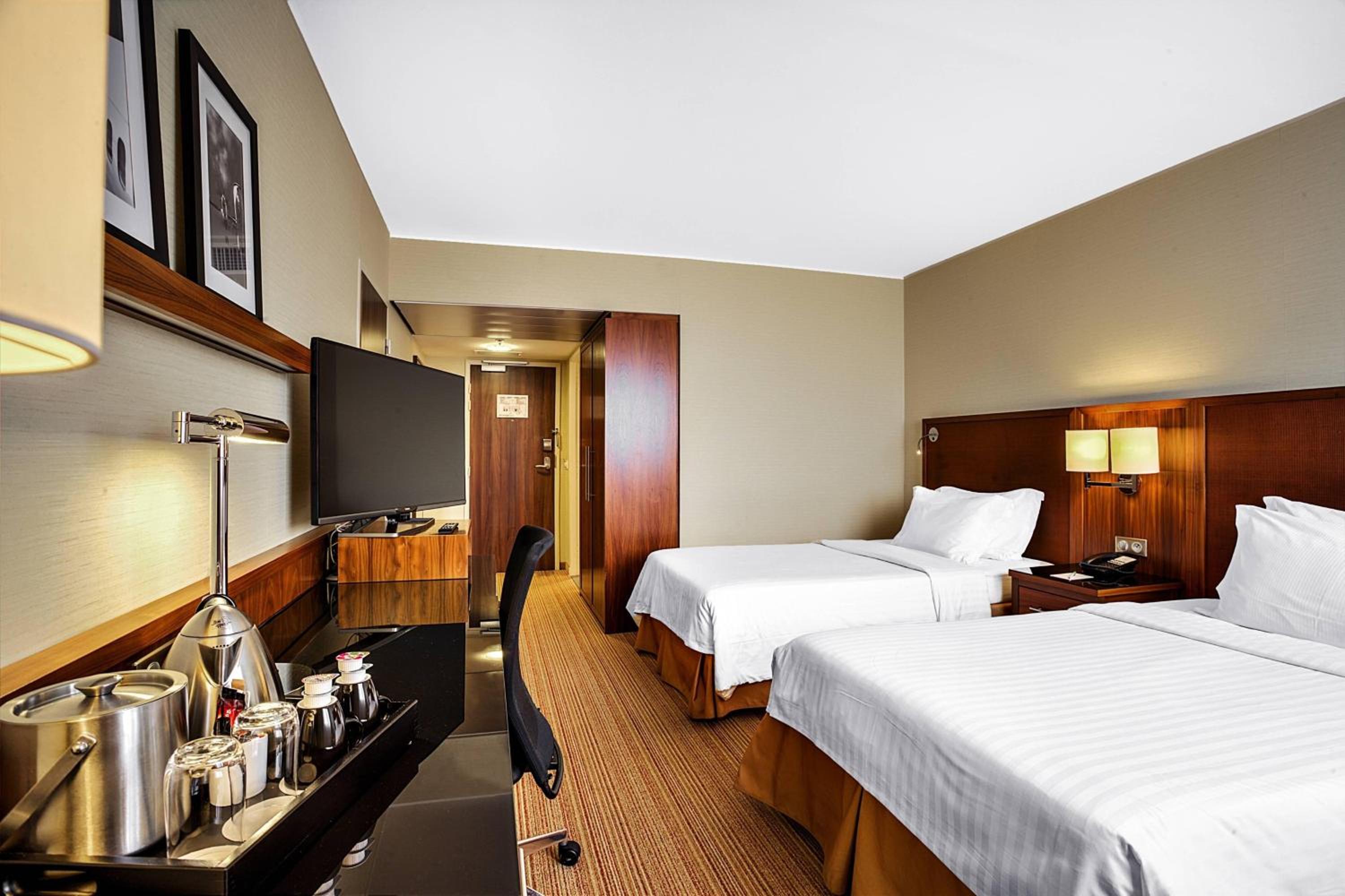 Business Twin Room - Top Floor photo 3