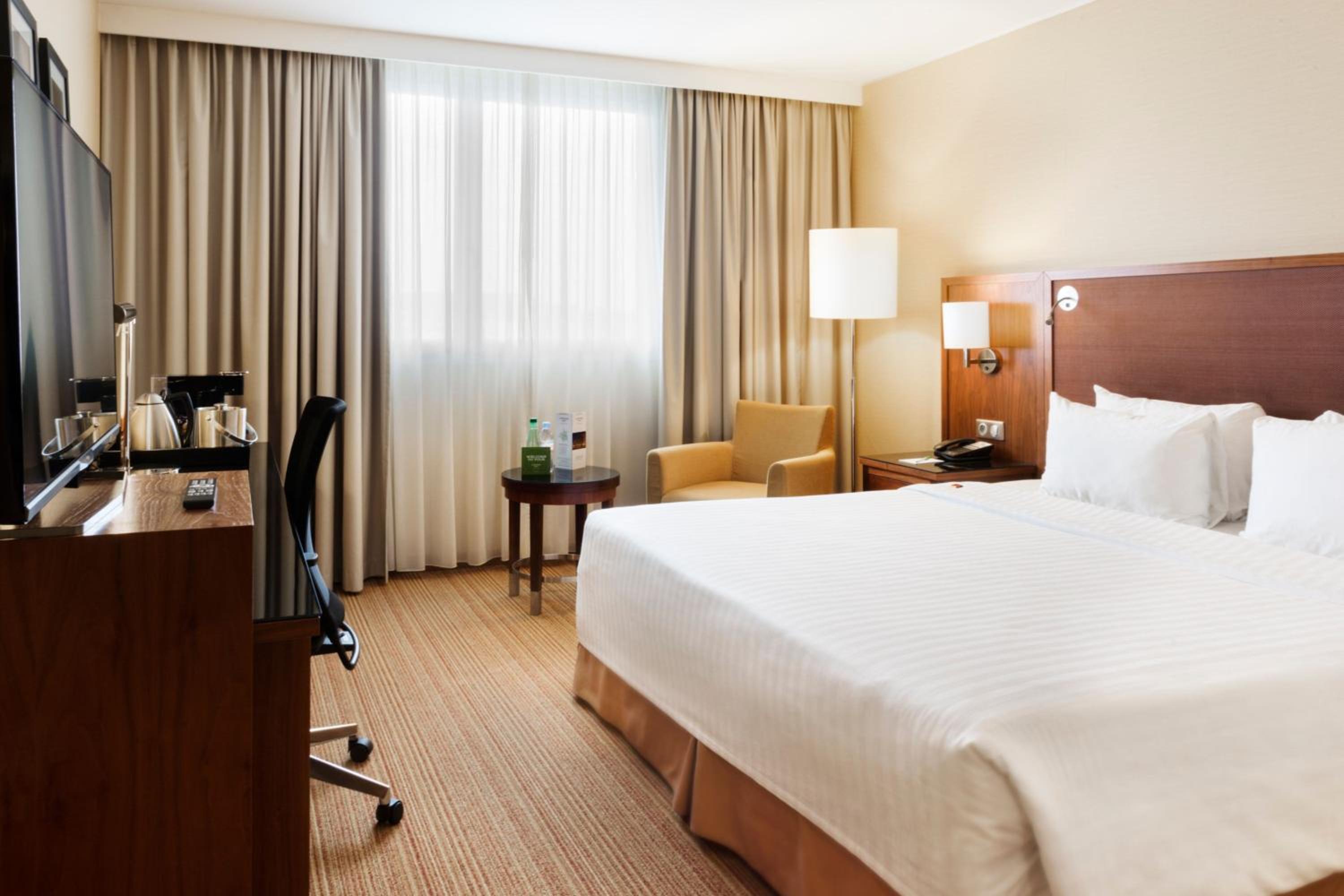 Deluxe King Room photo 2