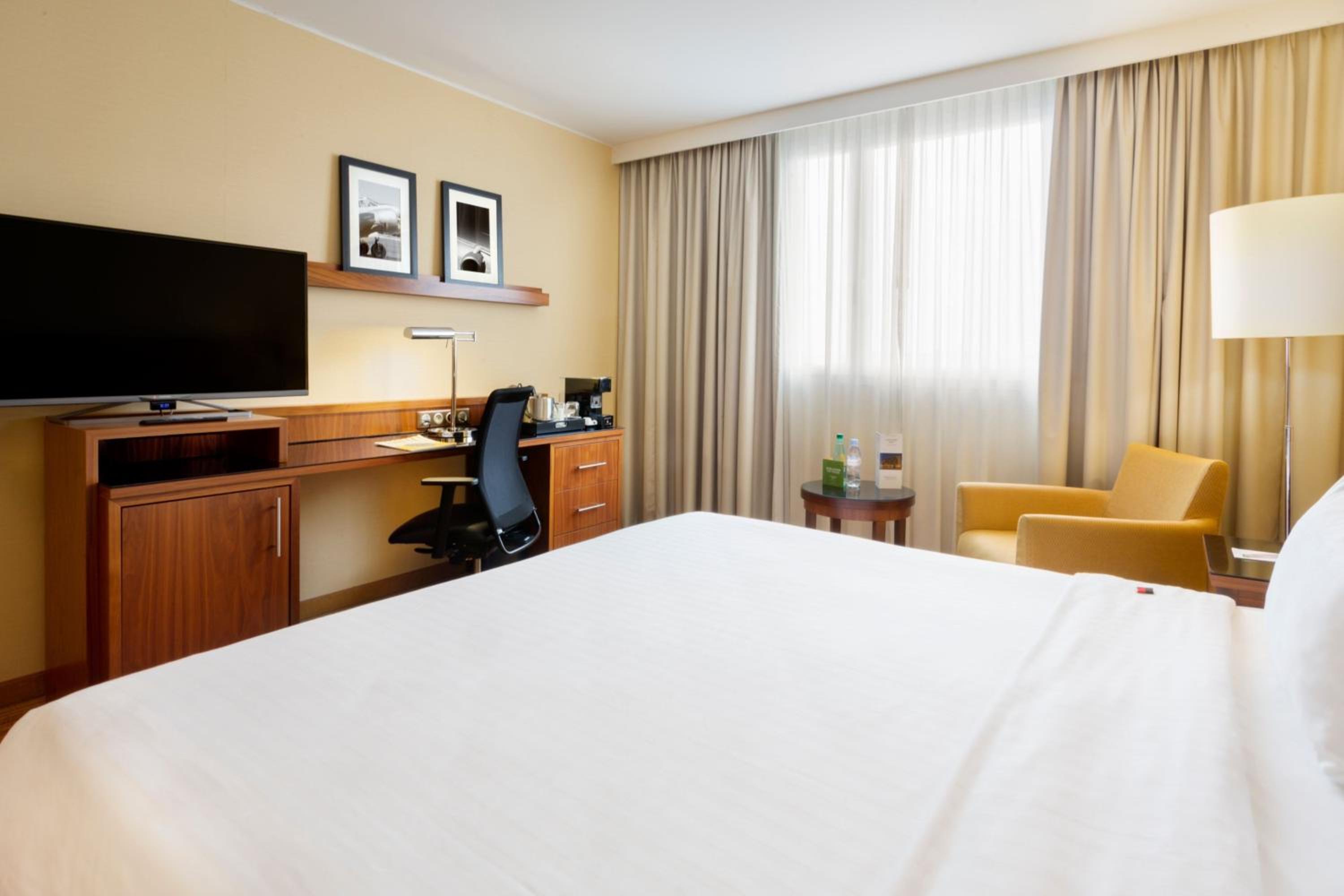 Deluxe King Room photo 3