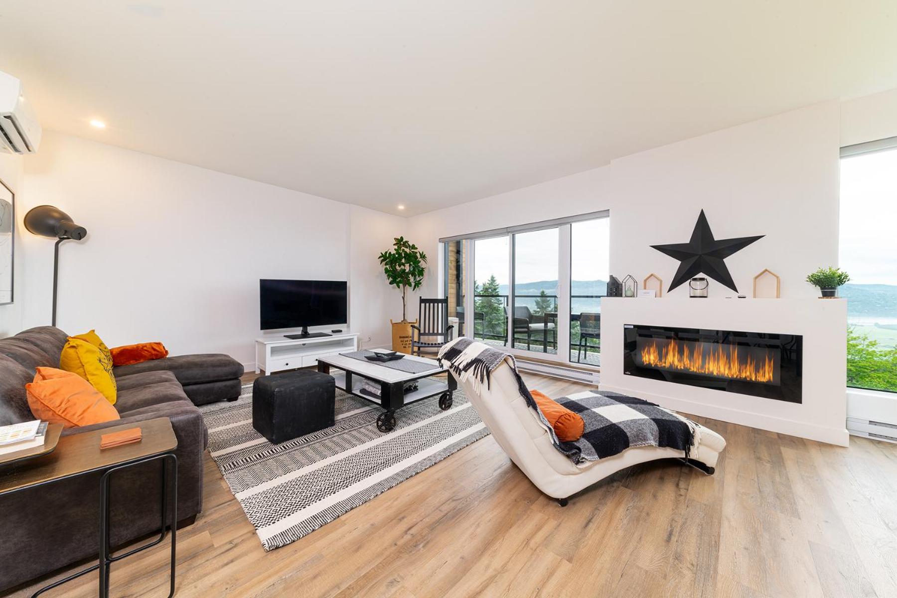 Apartment with Terrace – 301