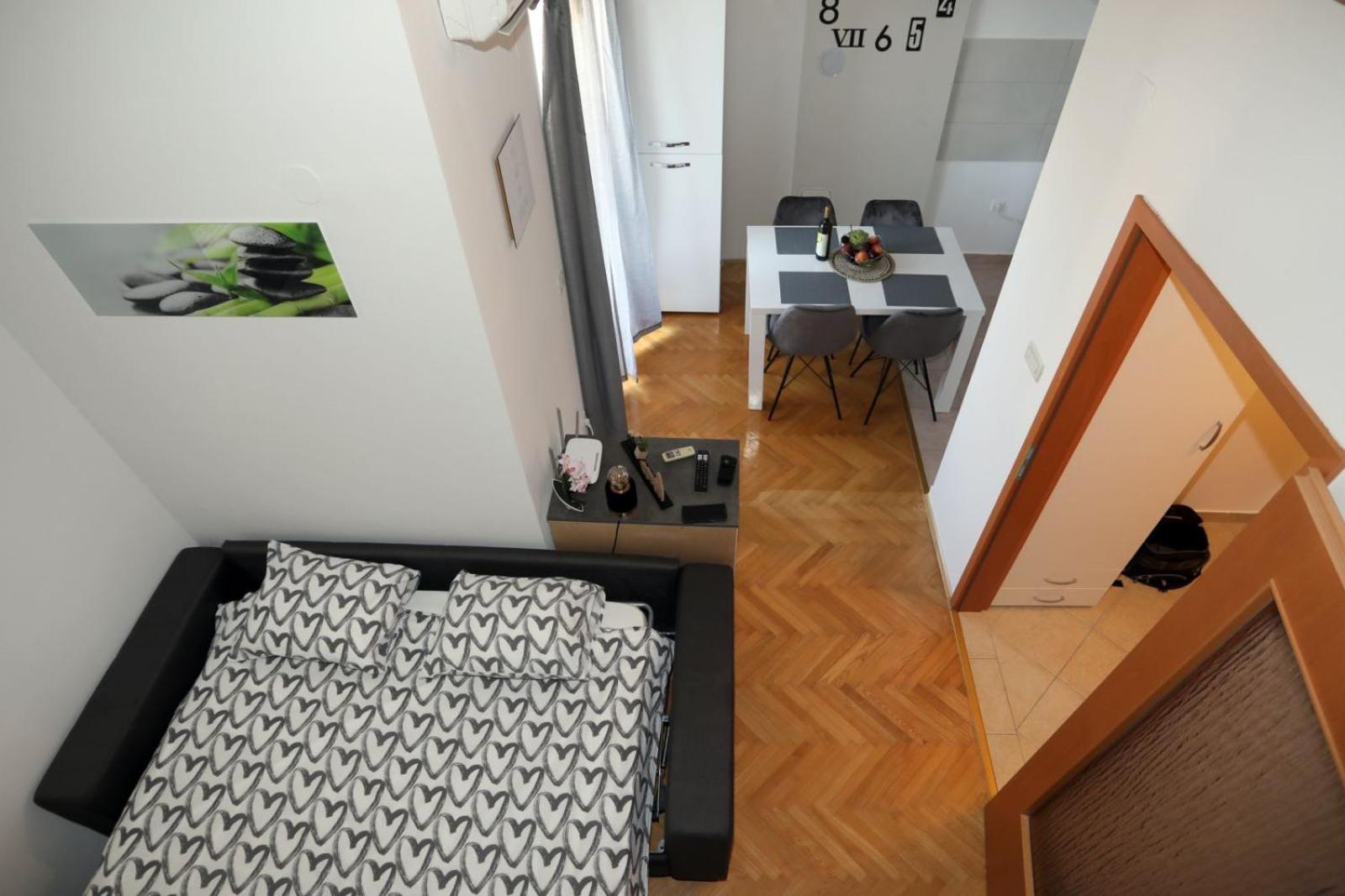 One-Bedroom Apartment photo 1