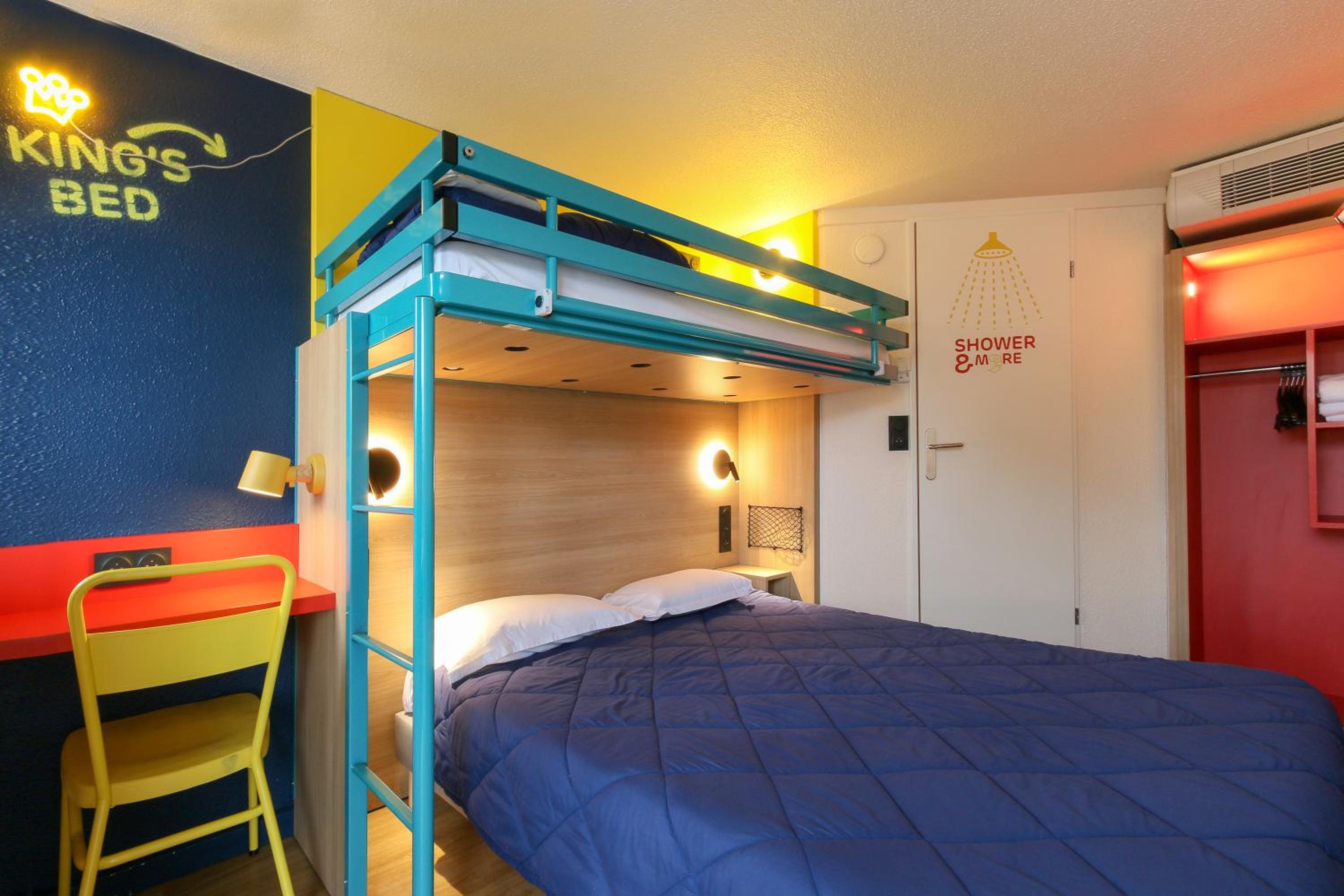 Triple Room (1 Double Bed + 1 Single Bed) - Photo 10