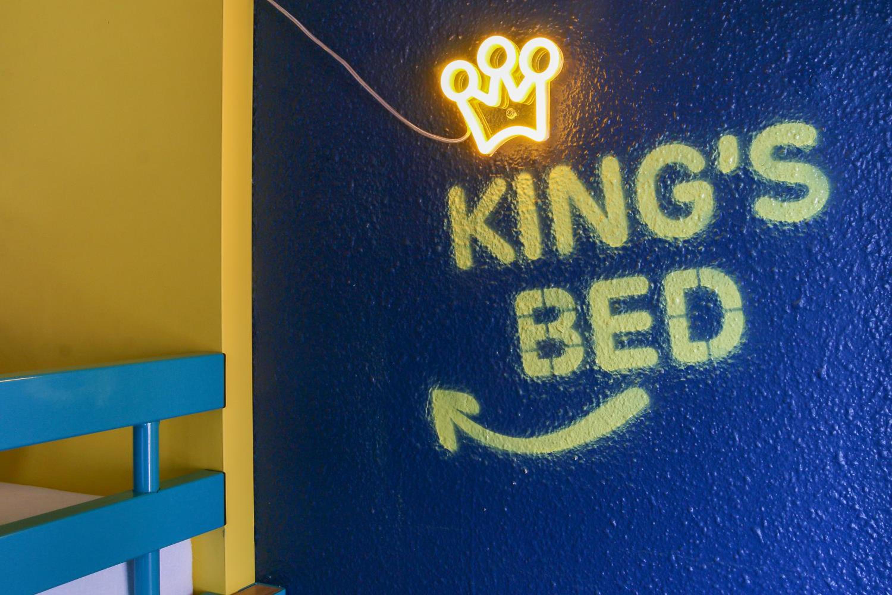 Triple Room (1 Double Bed + 1 Single Bed) - Photo 11