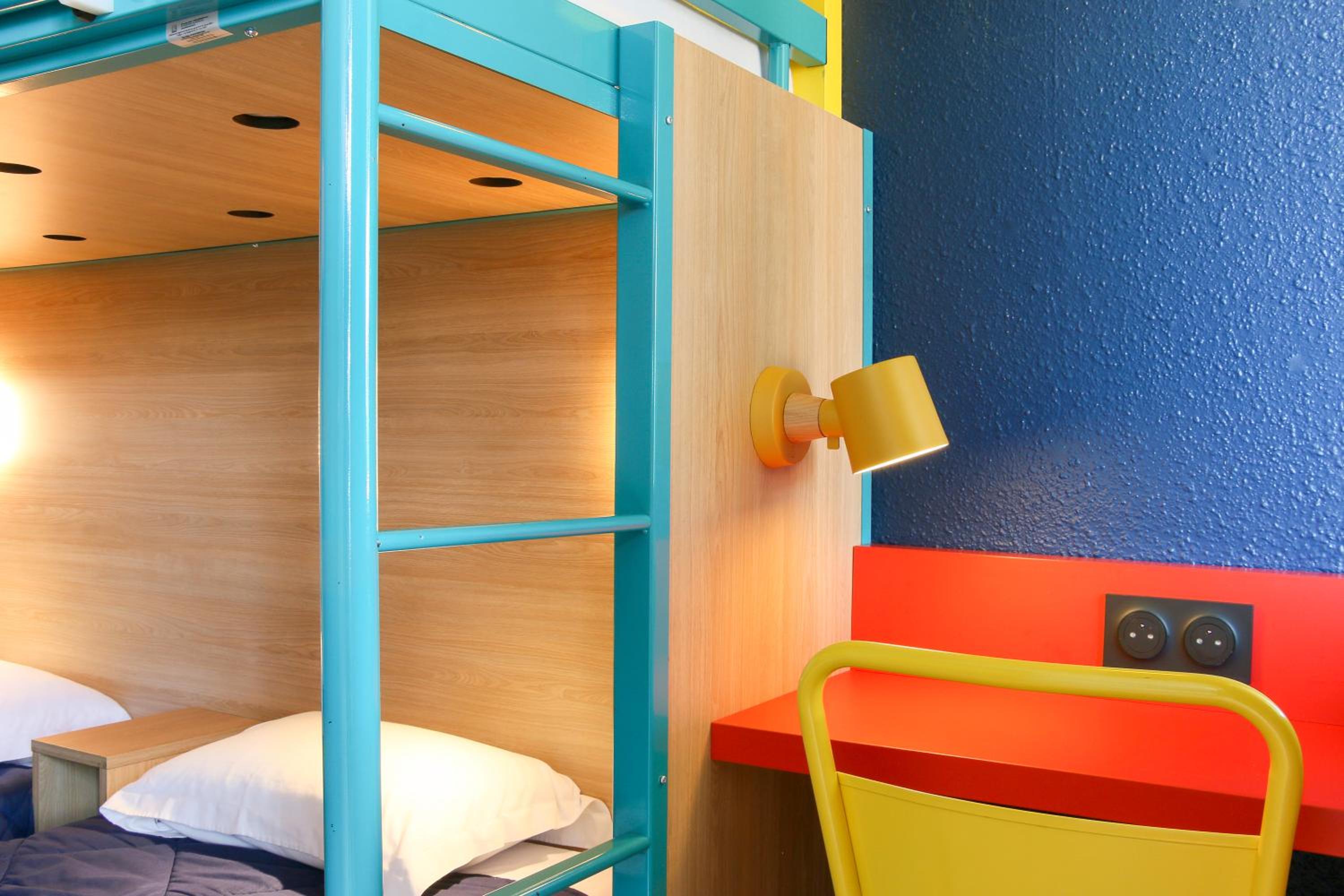Triple Room (1 Double Bed + 1 Single Bed) - Photo 15