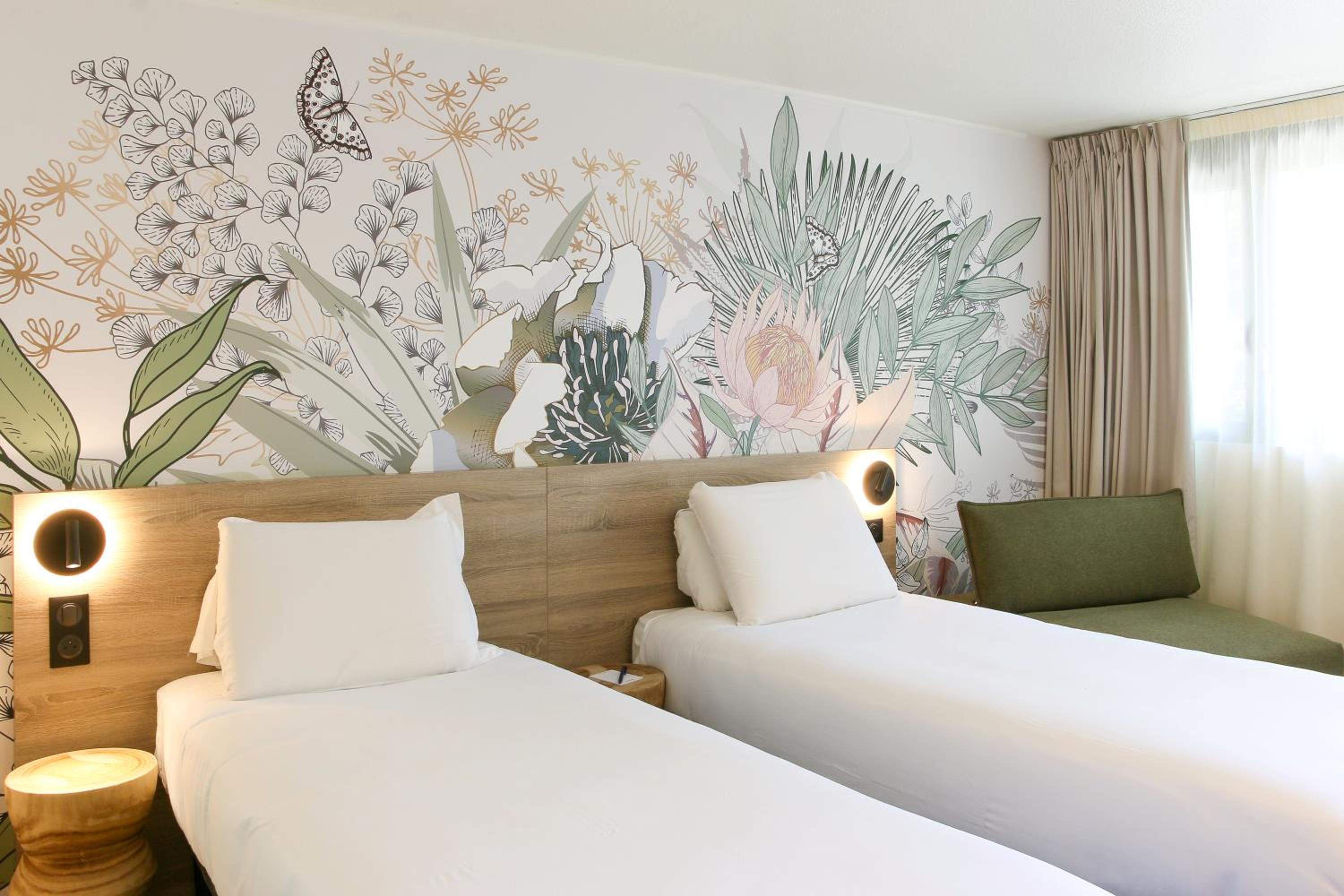 Superior Room - 2 Single Beds 1 Sofa Bed Up To 17 Years