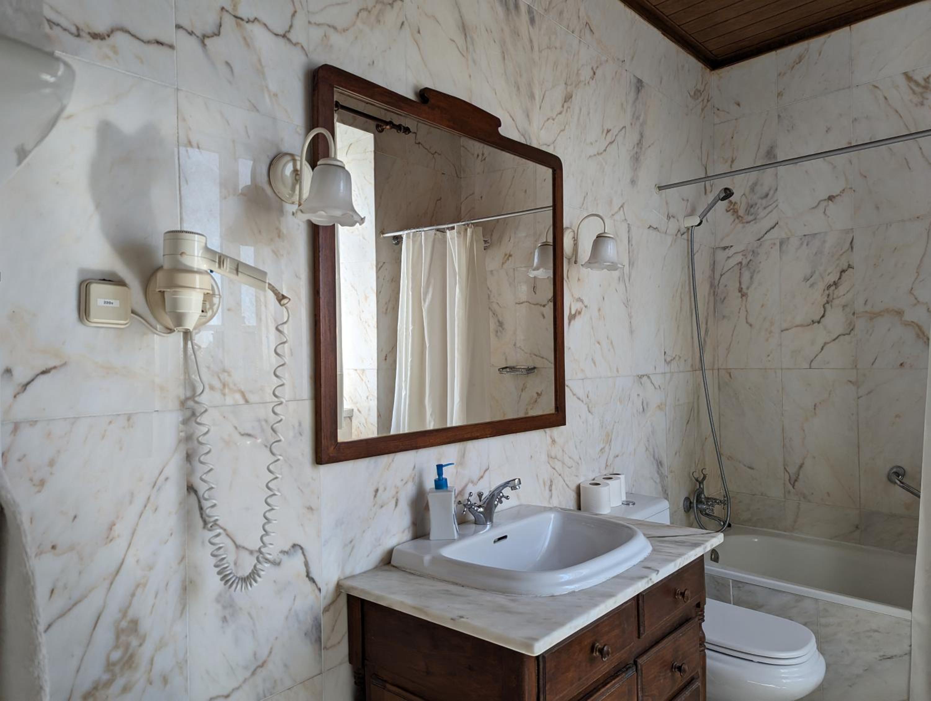 Twin Room - Photo 4