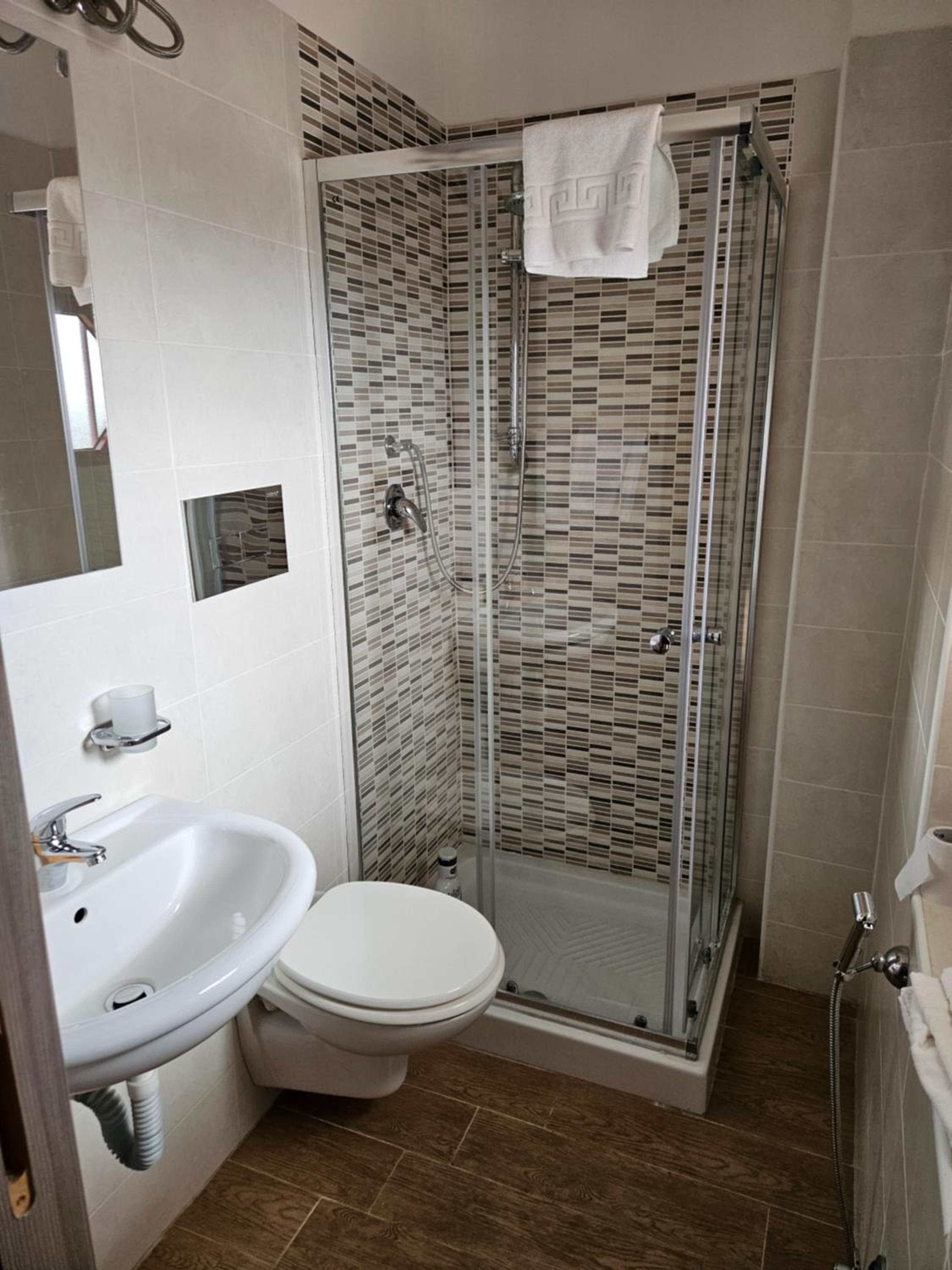 Double or Twin Room photo 3