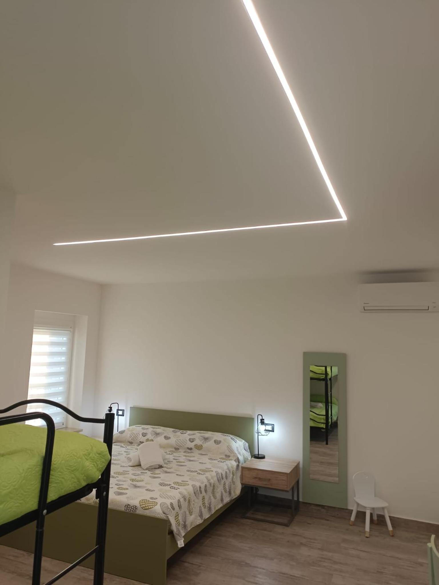 Quadruple Room with Private Bathroom - Photo 12