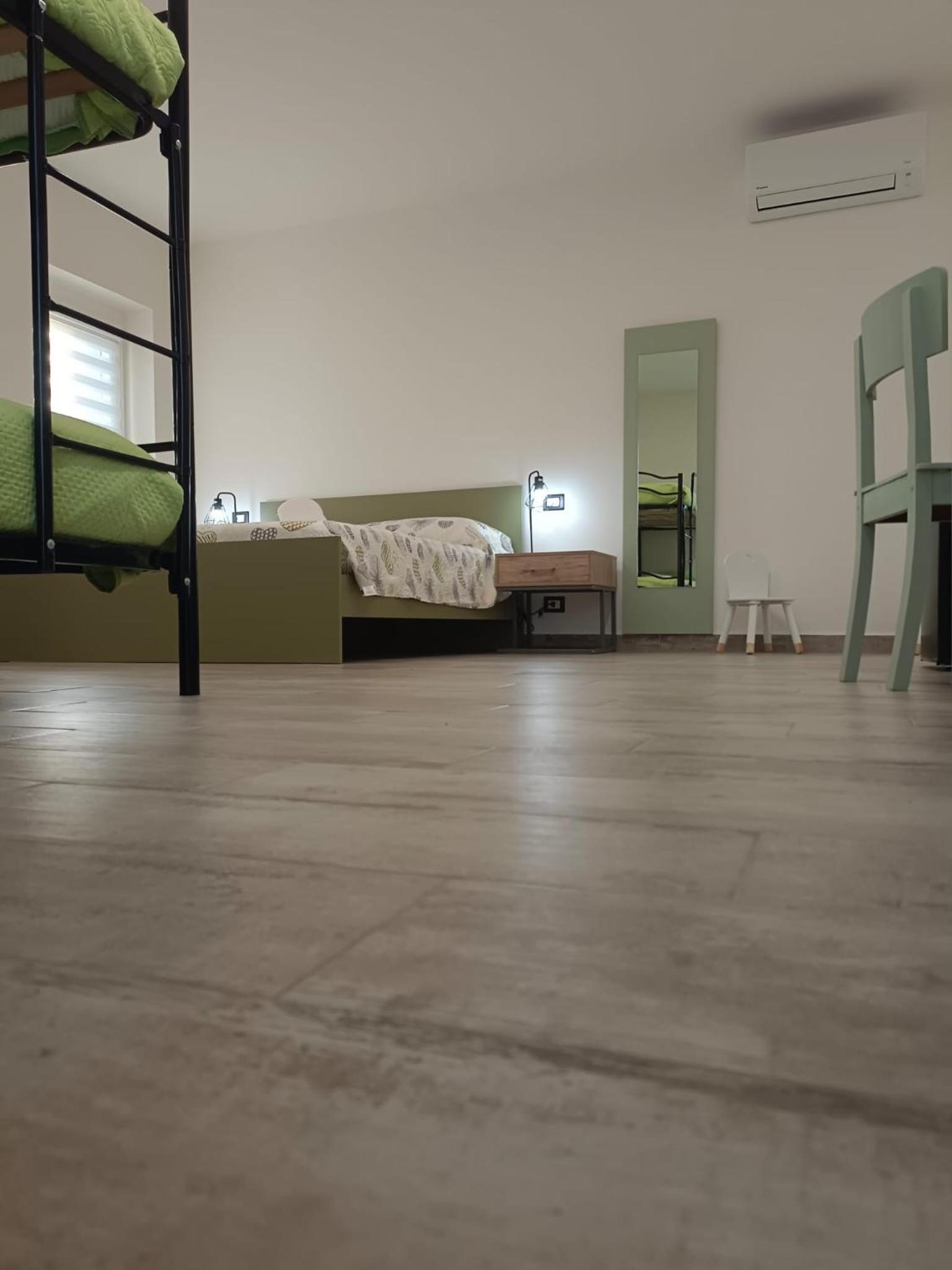 Quadruple Room with Private Bathroom - Photo 2