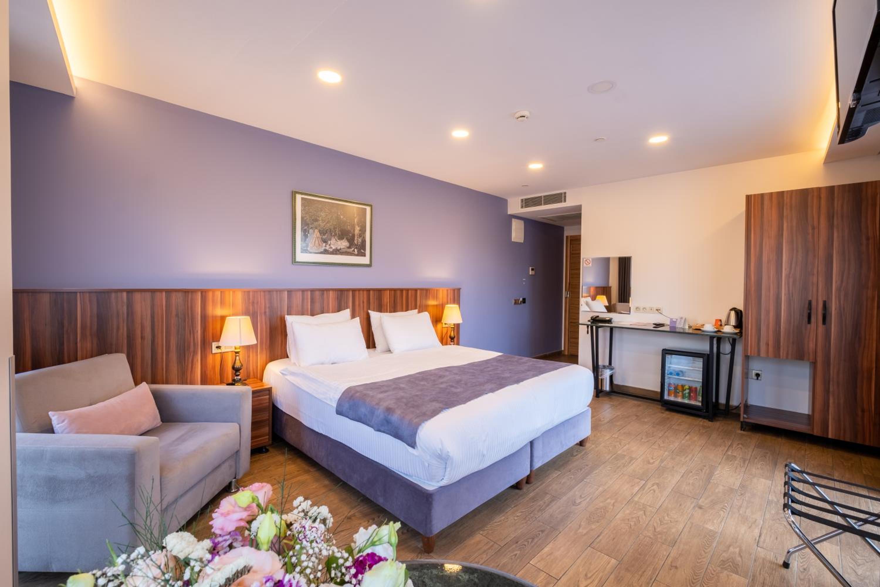 Deluxe Corner Double or Twin Room photo 1