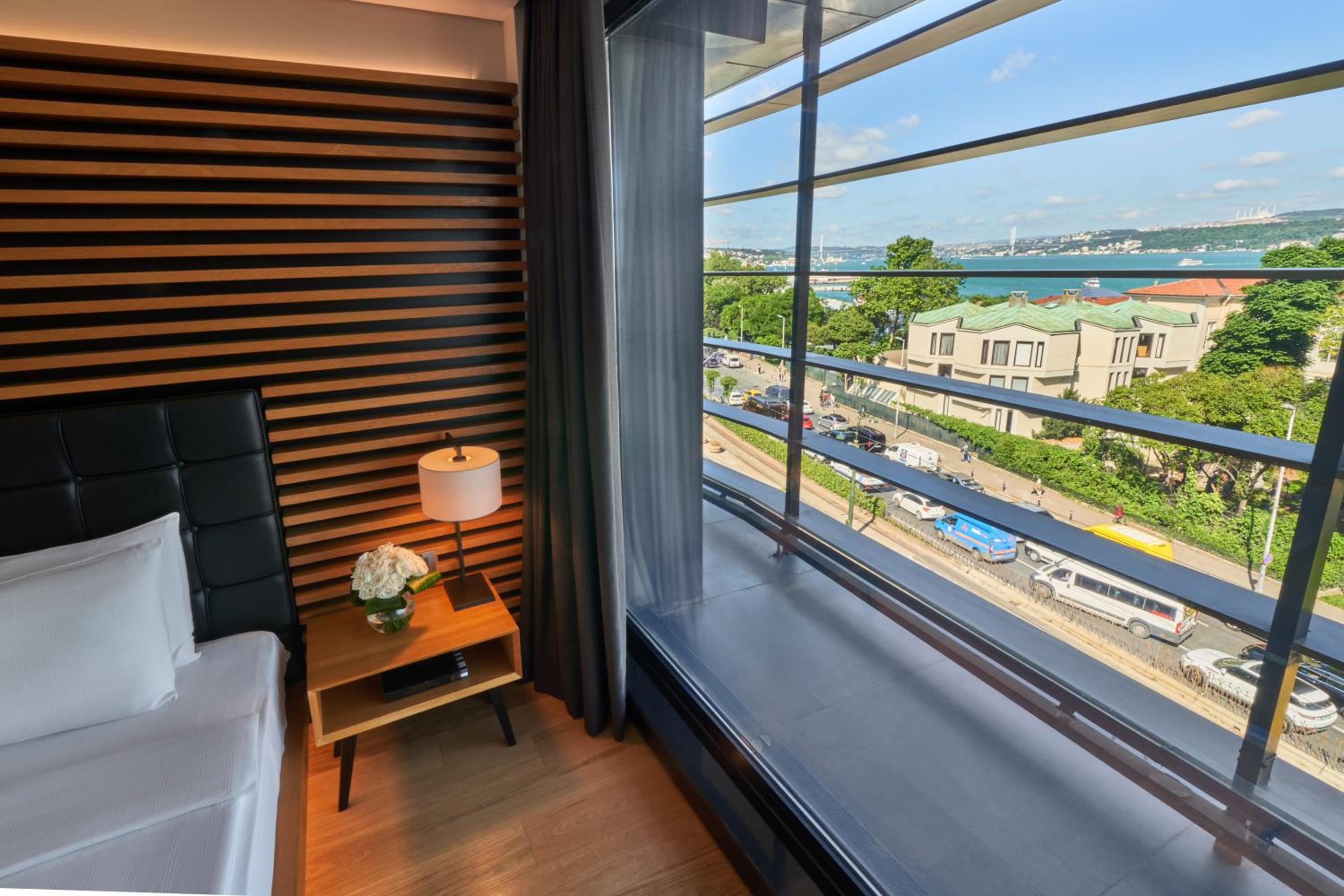 Deluxe Room with Sea View photo 2
