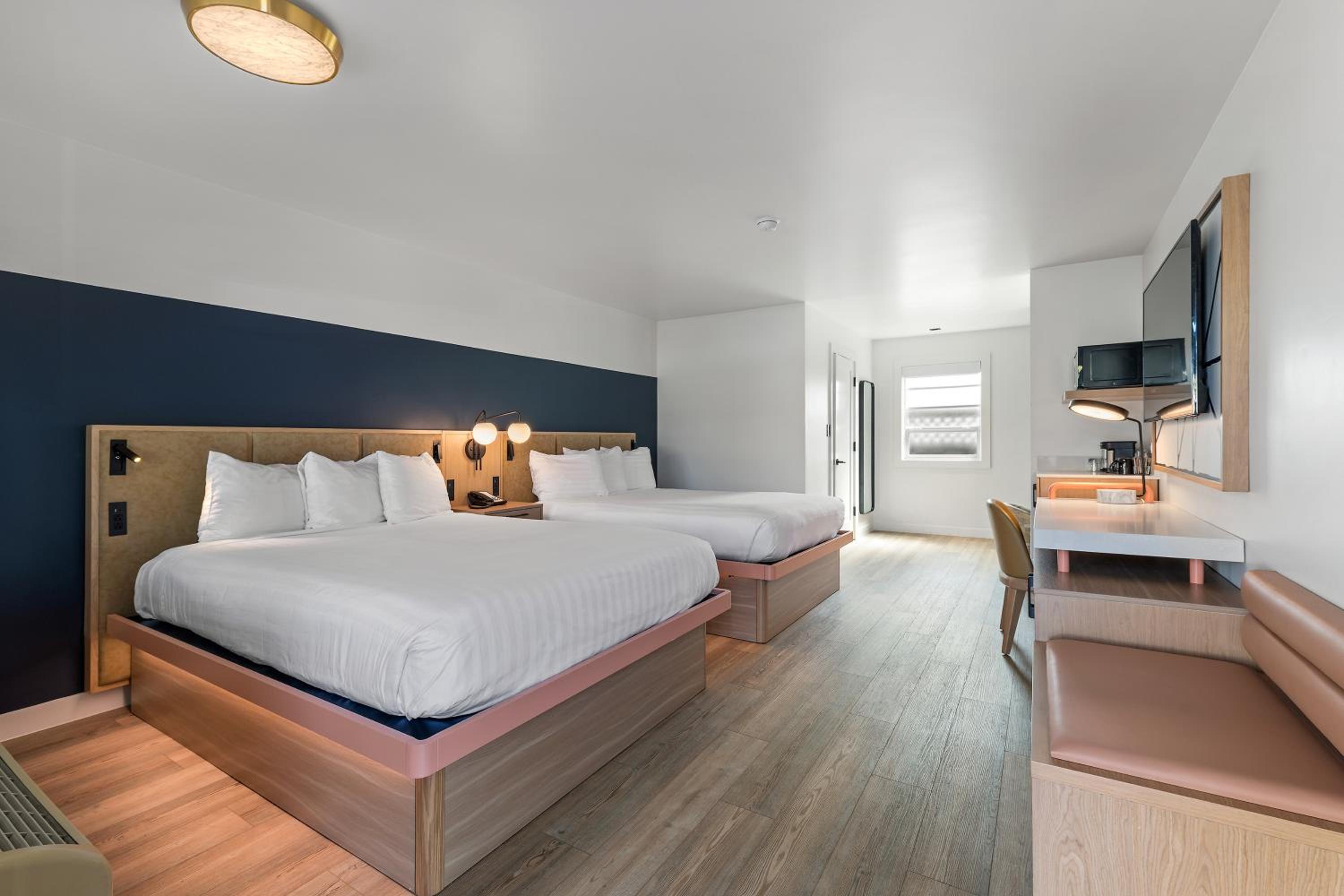 Queen Room with Two Queen Beds photo 1