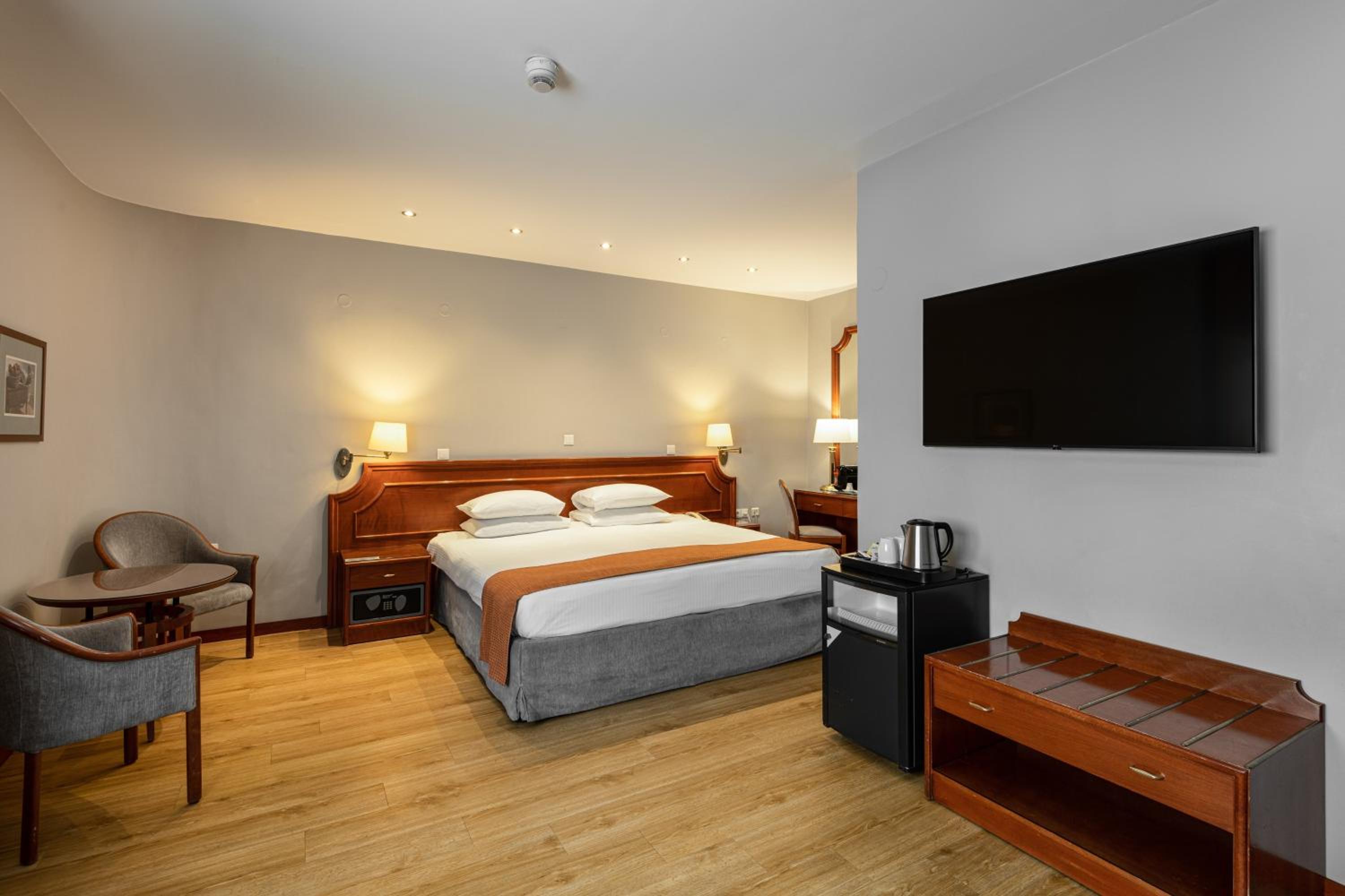 King Suite With Sofa Bed photo 1
