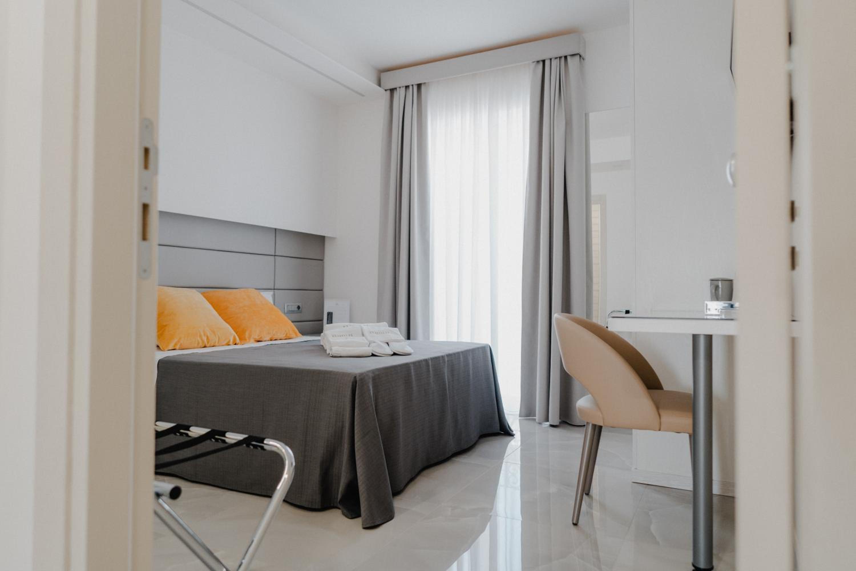 Deluxe Double Room with Balcony photo 1