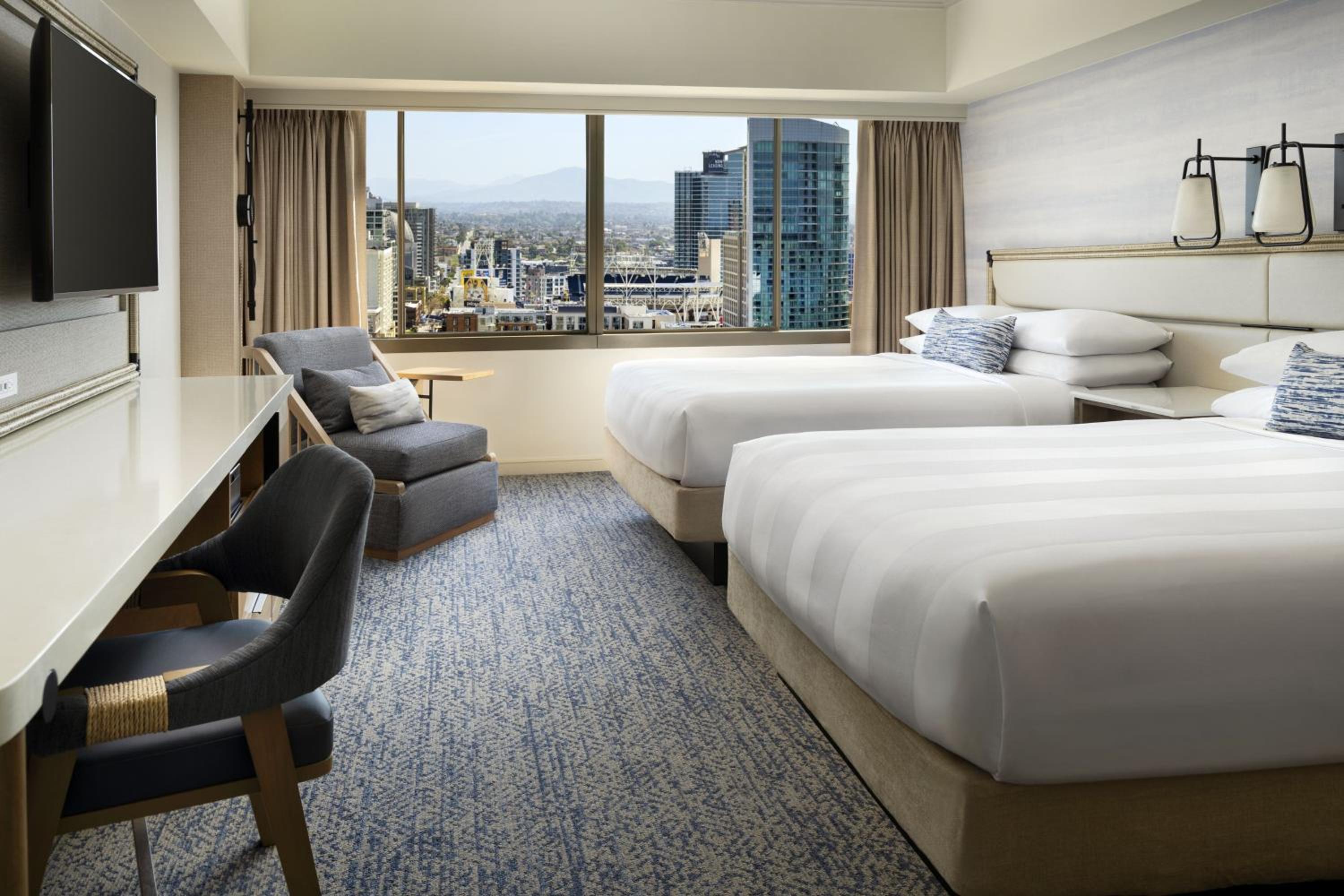 Double Room with Two Double Beds - City View - Photo 1