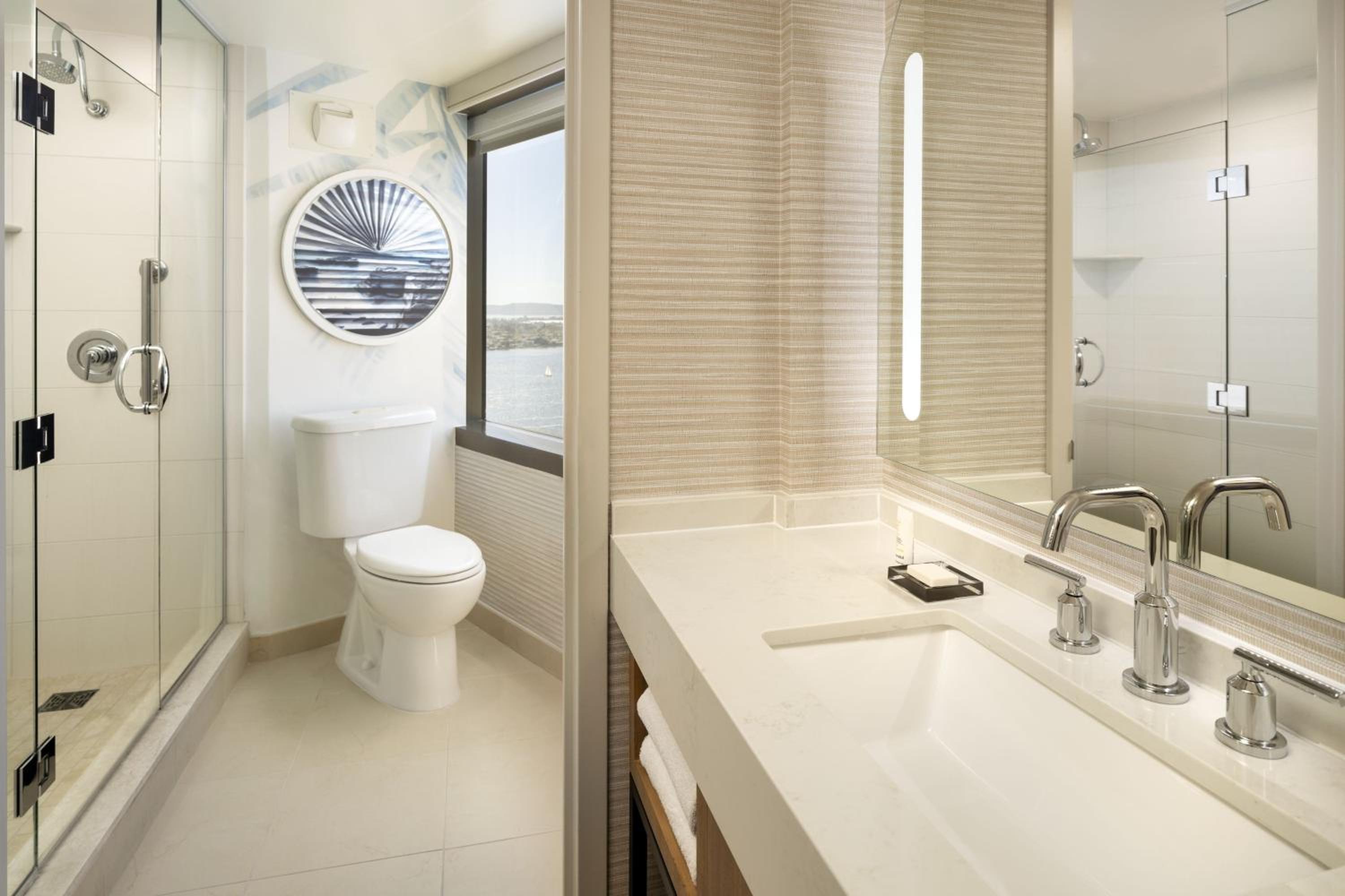 1 Bedroom Executive Suite, 1 King, Sofa bed, Bay view - Photo 3